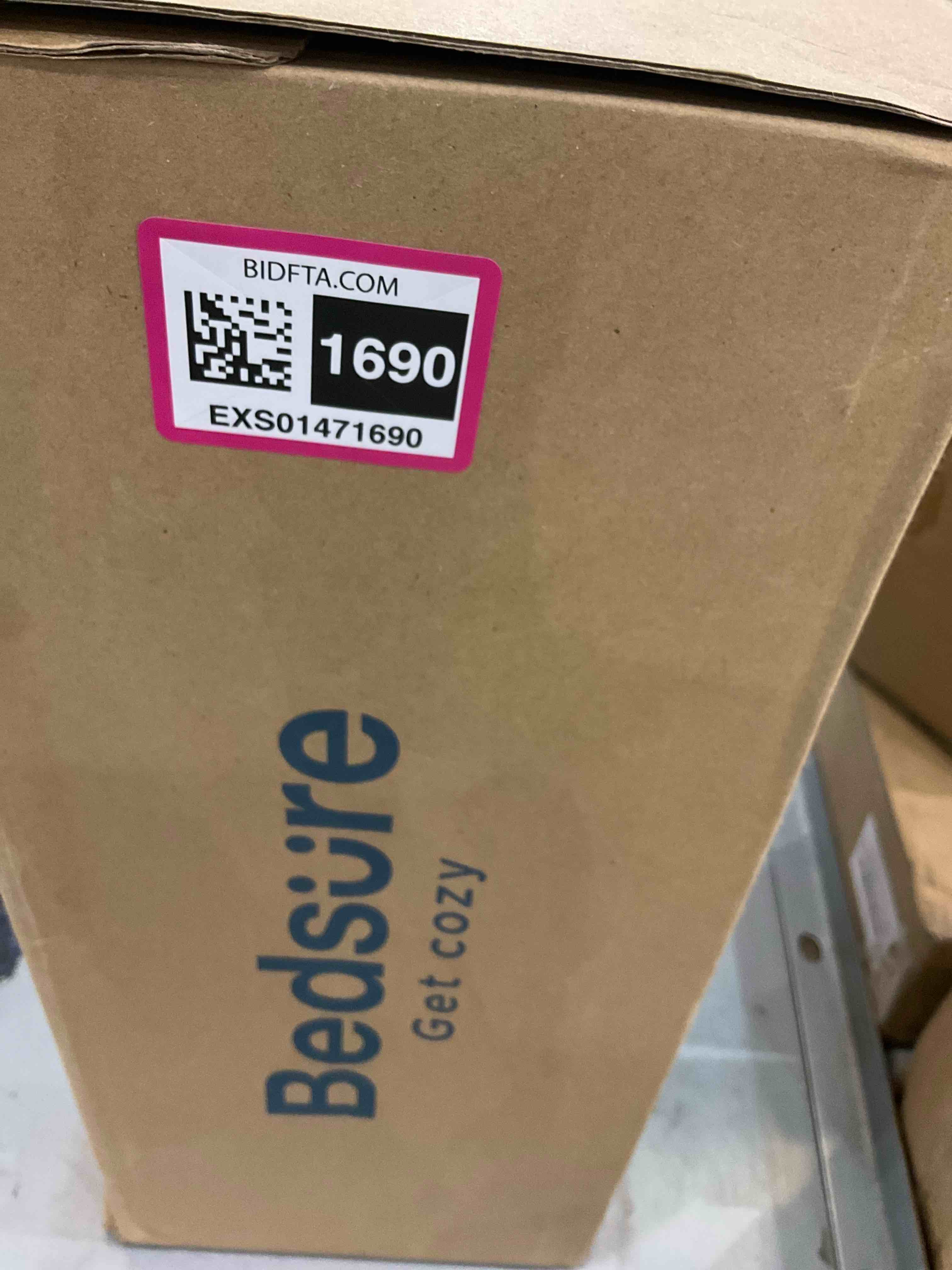 https://s3.amazonaws.com/lotting-images-prod/BargainHunt/EXS01471690_1718040777344.jpeg