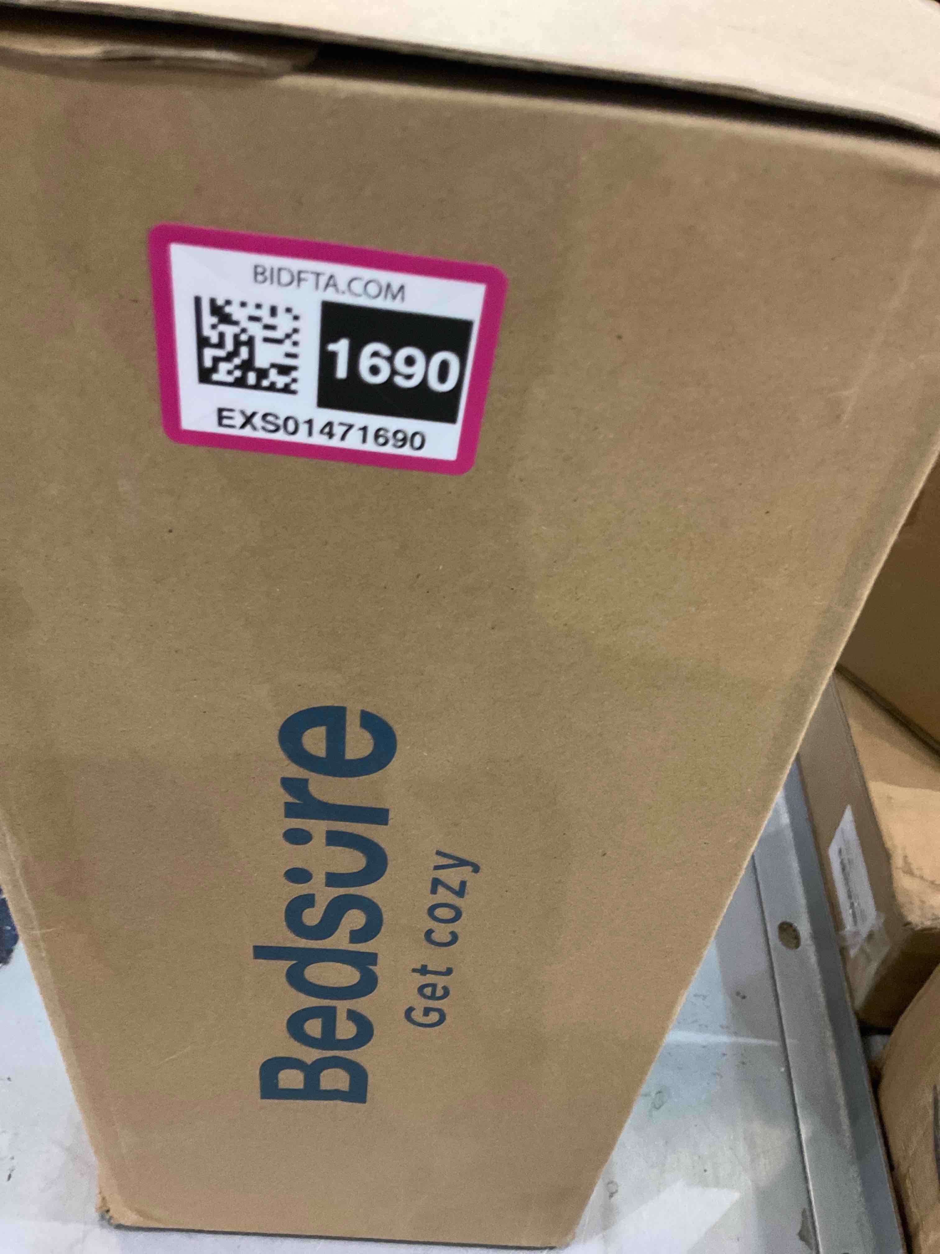 https://s3.amazonaws.com/lotting-images-prod/BargainHunt/EXS01471690_1718040778614.jpeg