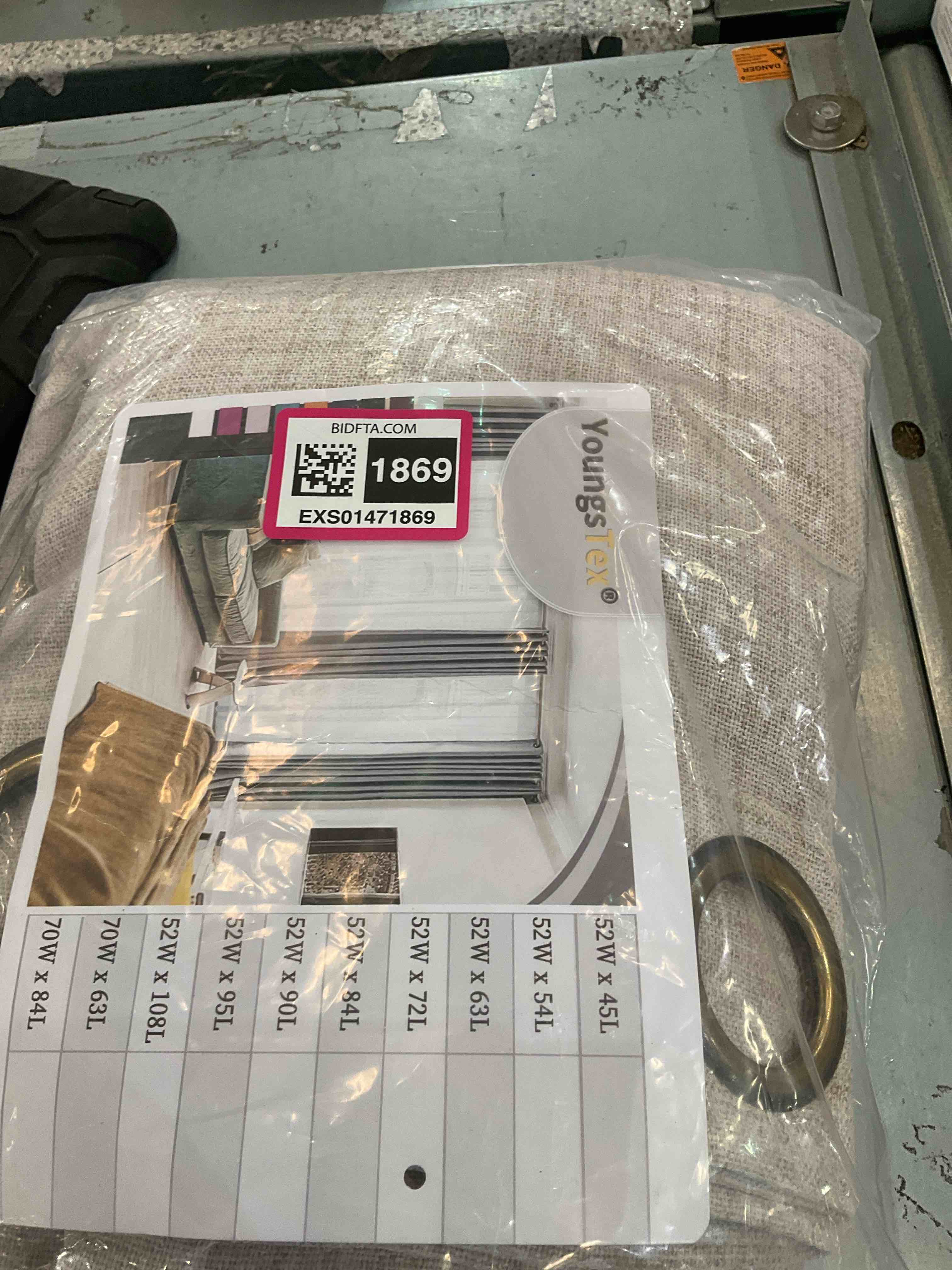 https://s3.amazonaws.com/lotting-images-prod/BargainHunt/EXS01471869_1718125036766.jpeg