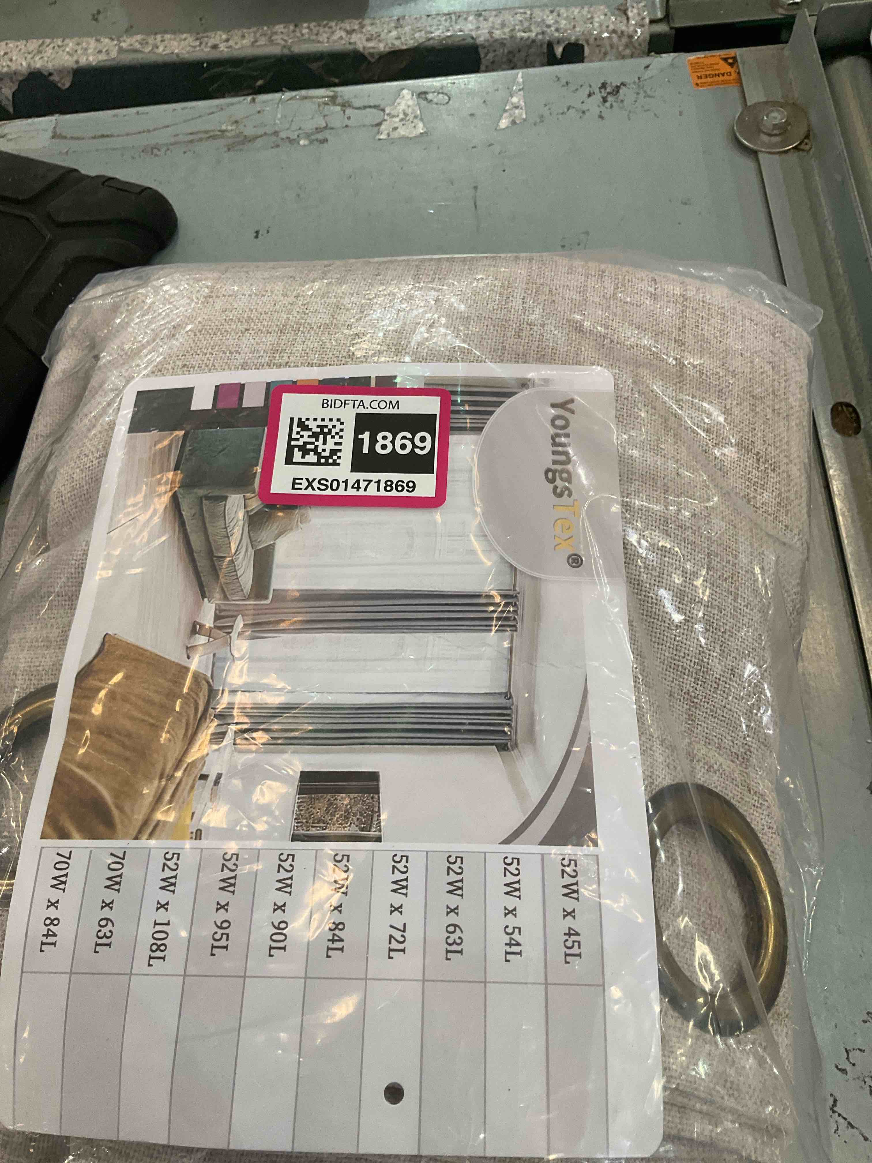https://s3.amazonaws.com/lotting-images-prod/BargainHunt/EXS01471869_1718125037805.jpeg