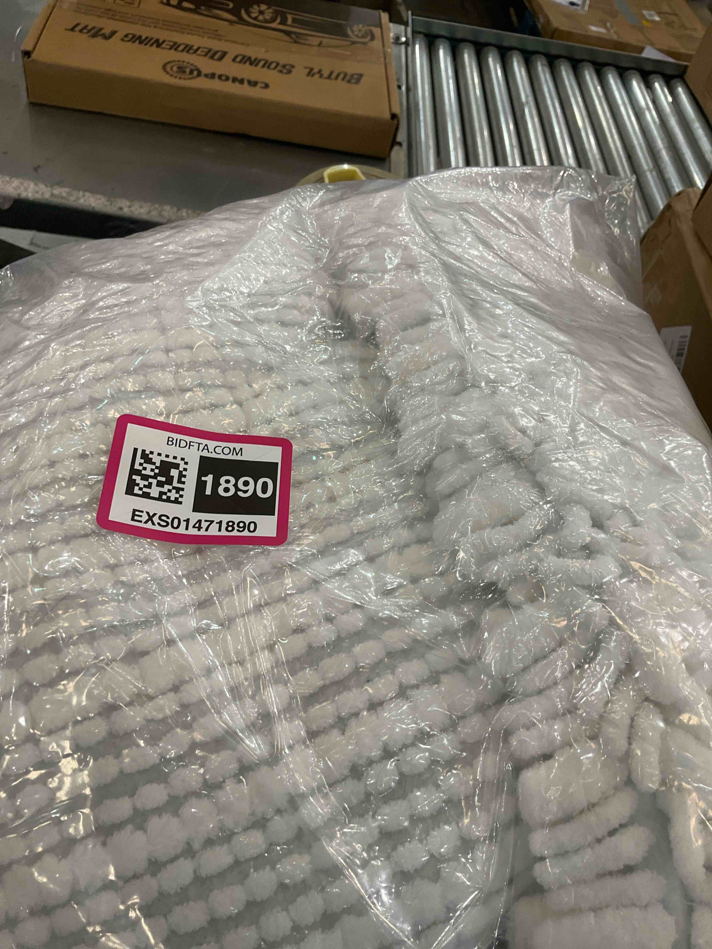 https://s3.amazonaws.com/lotting-images-prod/BargainHunt/EXS01471890_1718126540752.jpeg
