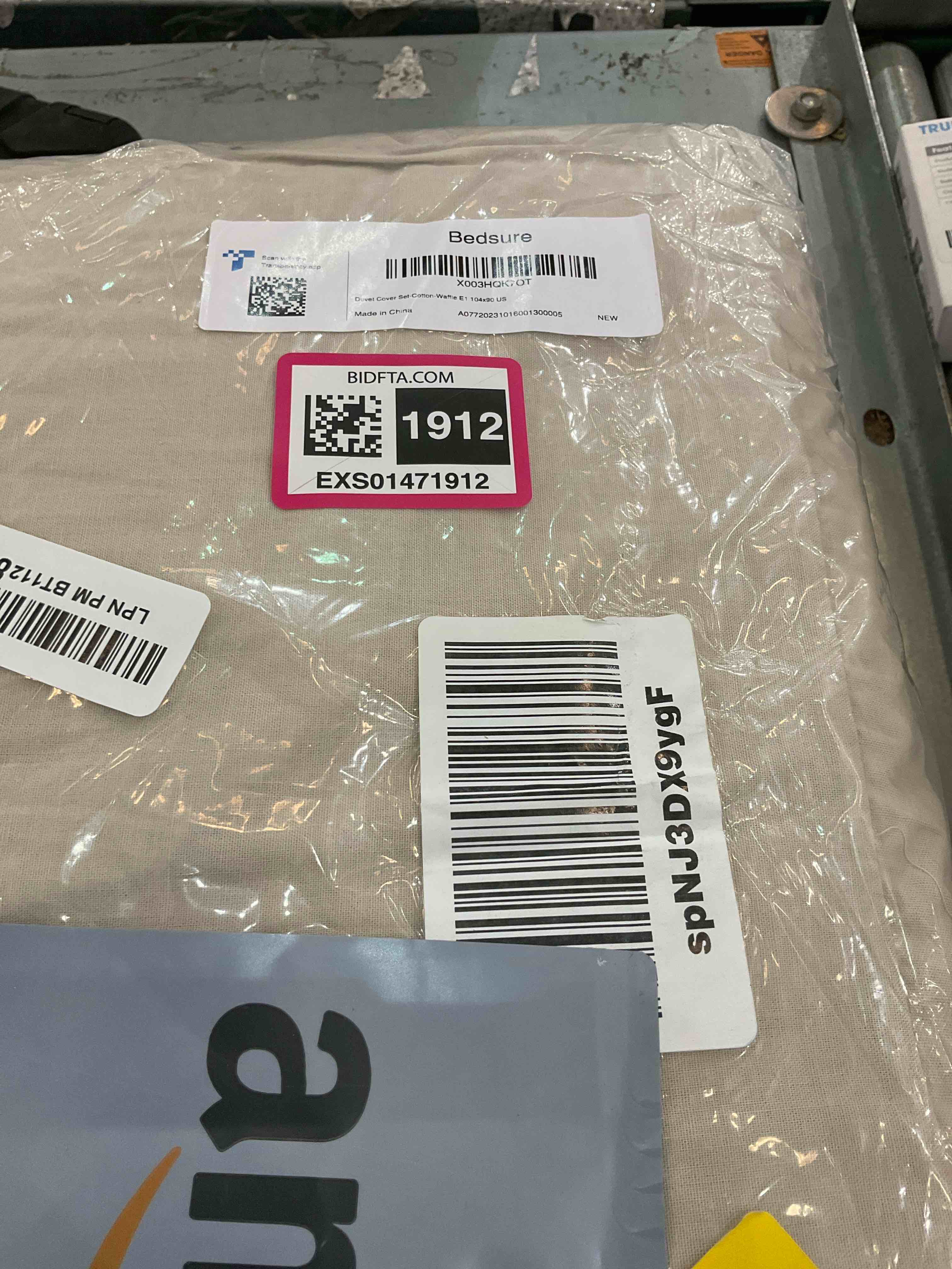 https://s3.amazonaws.com/lotting-images-prod/BargainHunt/EXS01471912_1718128149742.jpeg