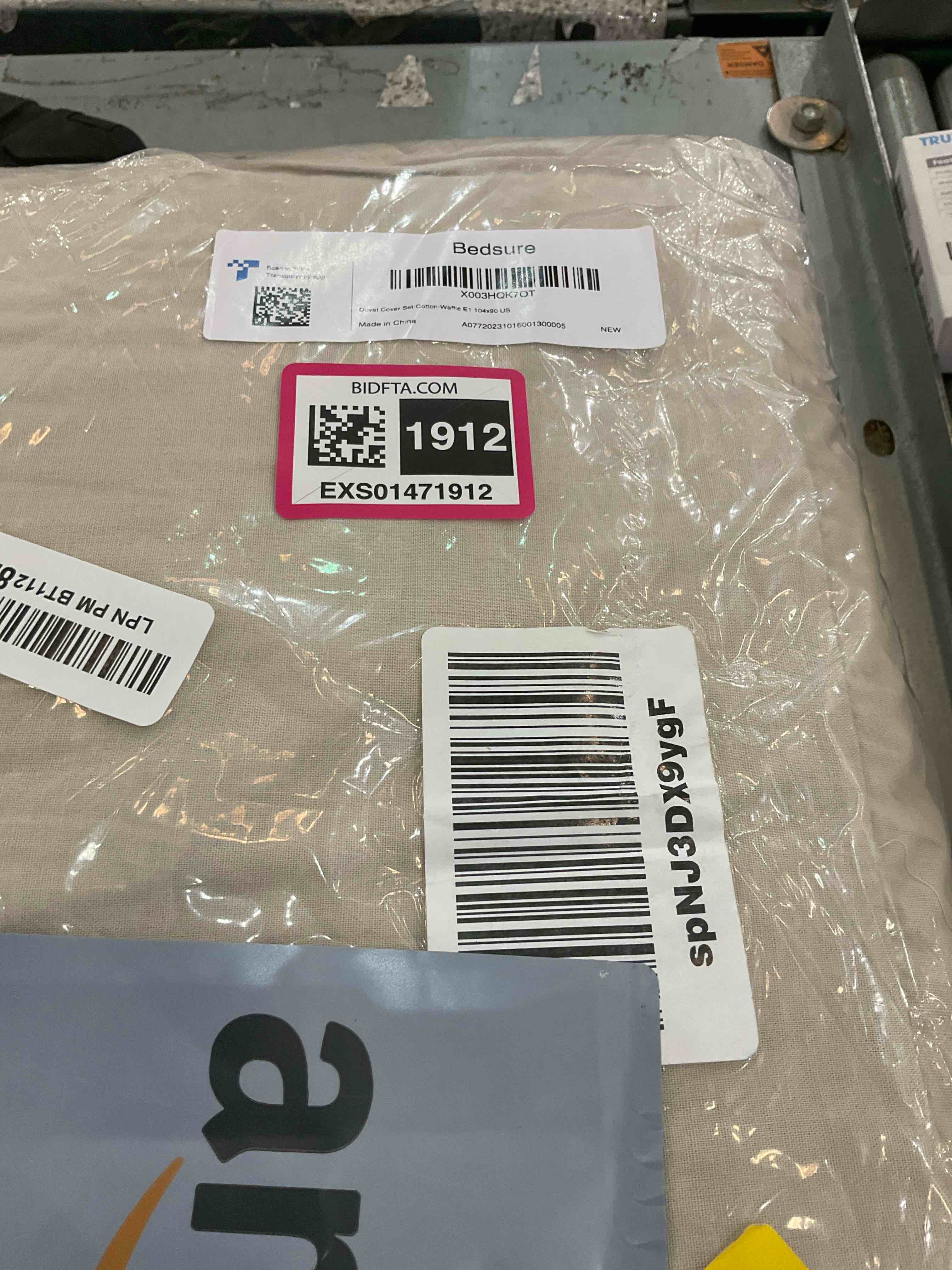 https://s3.amazonaws.com/lotting-images-prod/BargainHunt/EXS01471912_1718128150943.jpeg
