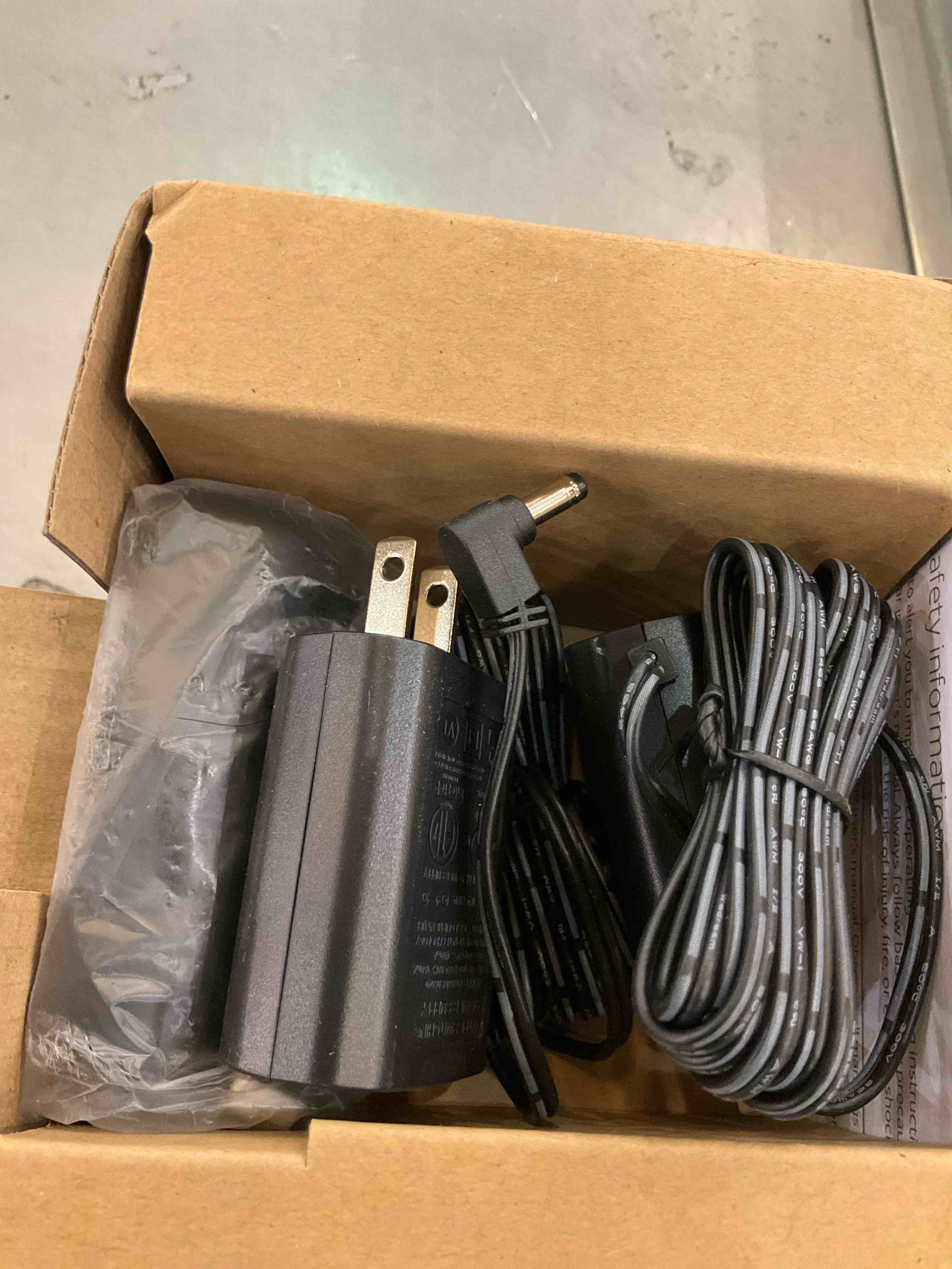 https://s3.amazonaws.com/lotting-images-prod/BargainHunt/EXS01471915_1718128320919.jpeg