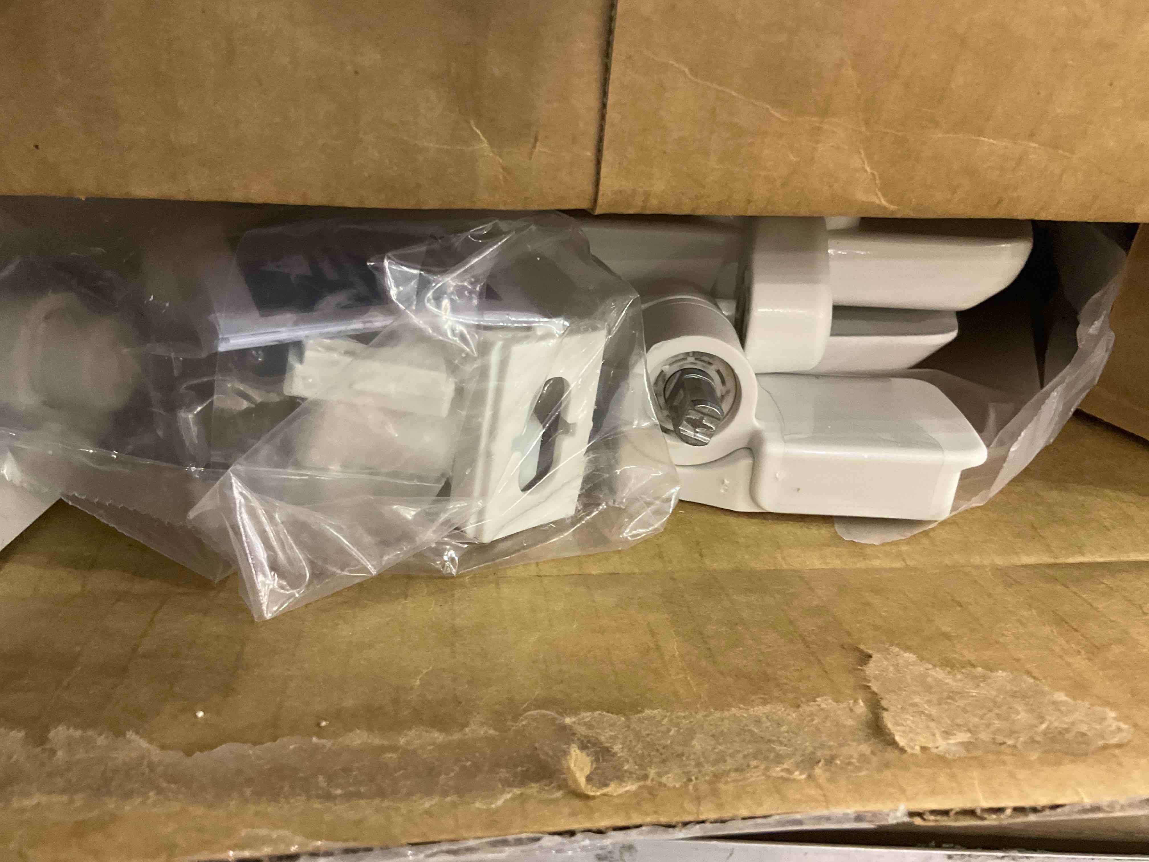 https://s3.amazonaws.com/lotting-images-prod/BargainHunt/EXS01472275_1718106819019.jpeg
