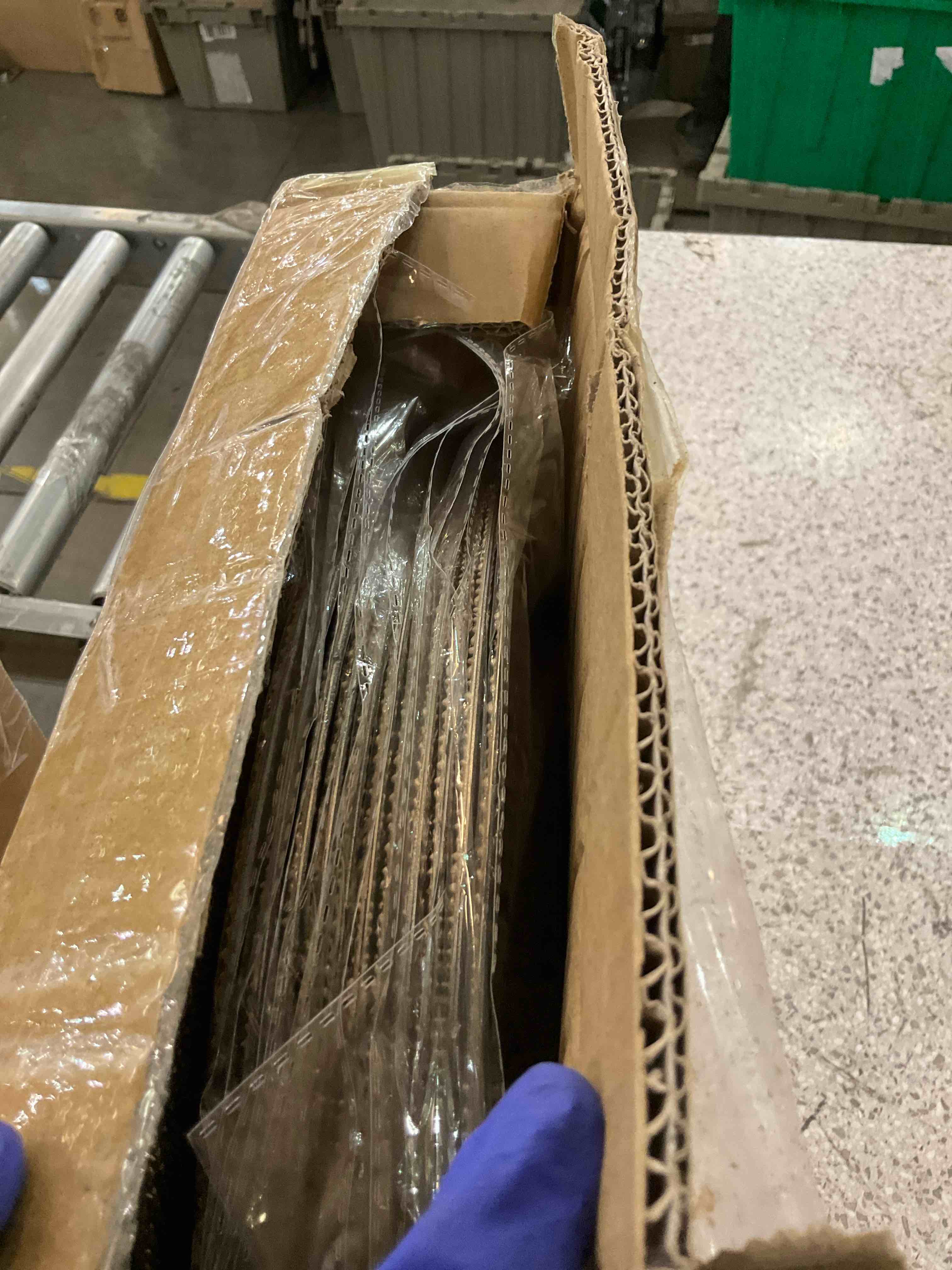 https://s3.amazonaws.com/lotting-images-prod/BargainHunt/EXS01472310_1718127825778.jpeg