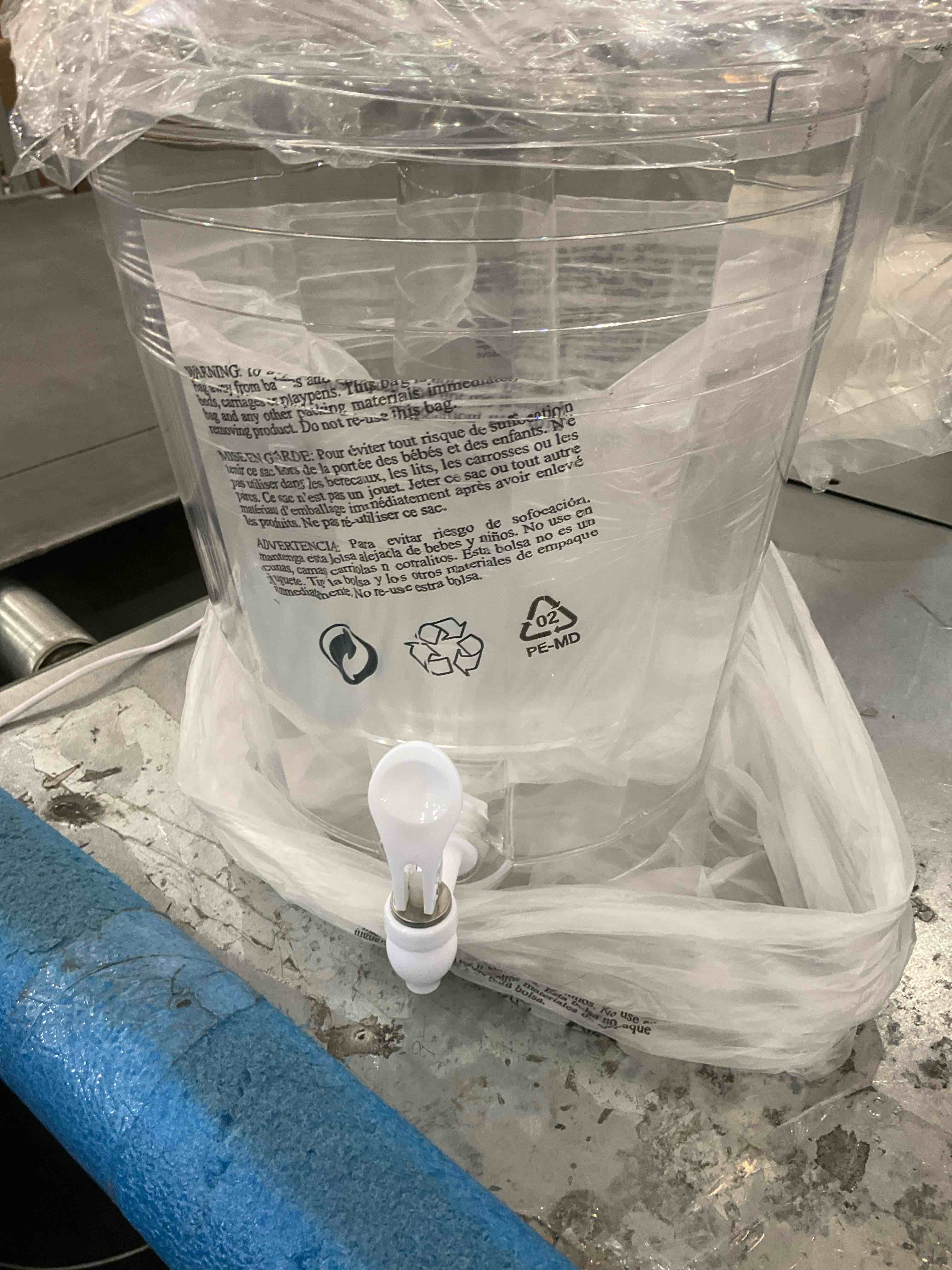 Gallon Plastic Beverage Dispenser With Ice Chamber Gallon Plastic Beverage Dispenser With Ice Chamber