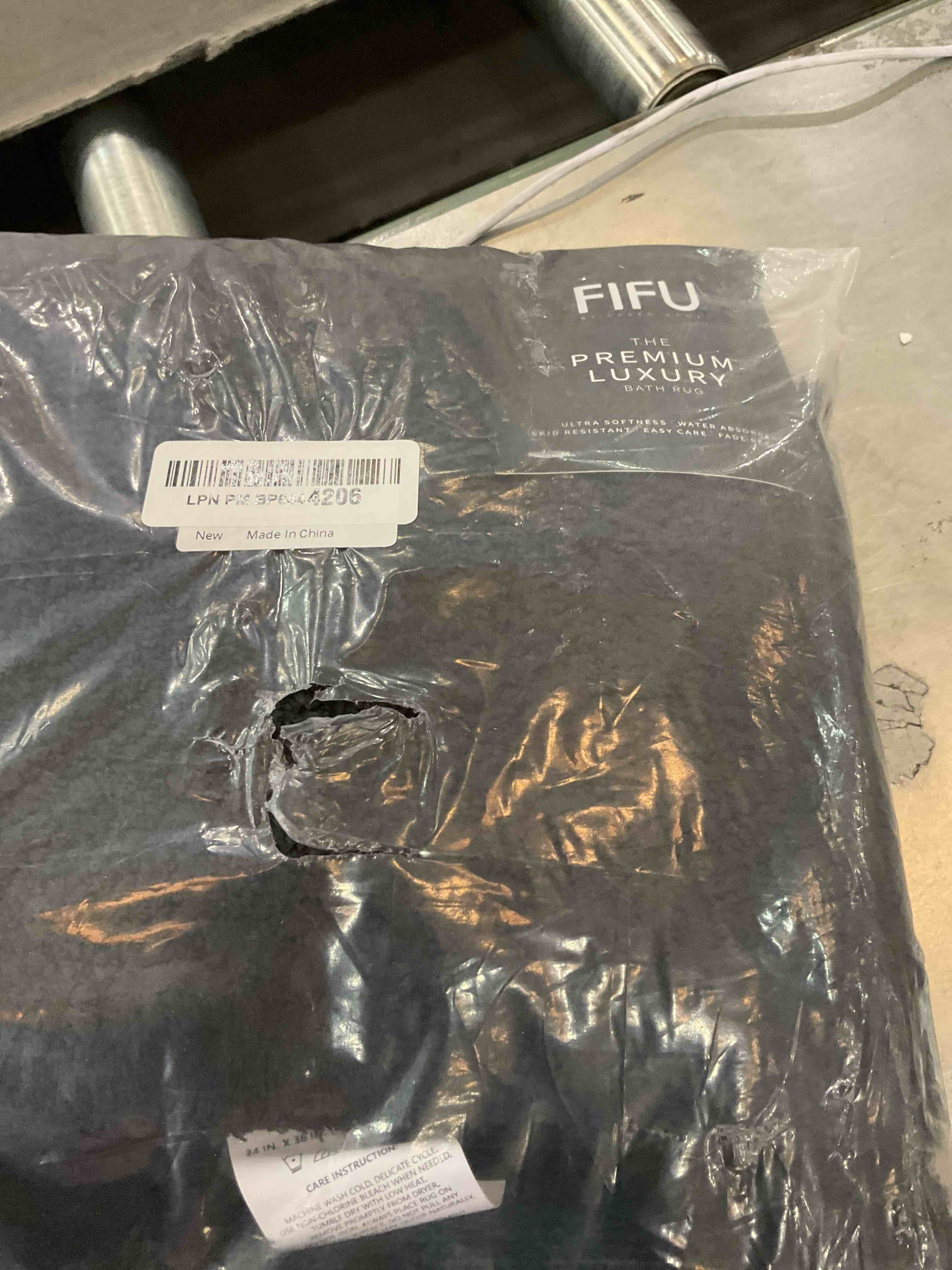 https://s3.amazonaws.com/lotting-images-prod/BargainHunt/EXS01472689_1718124692707.jpeg