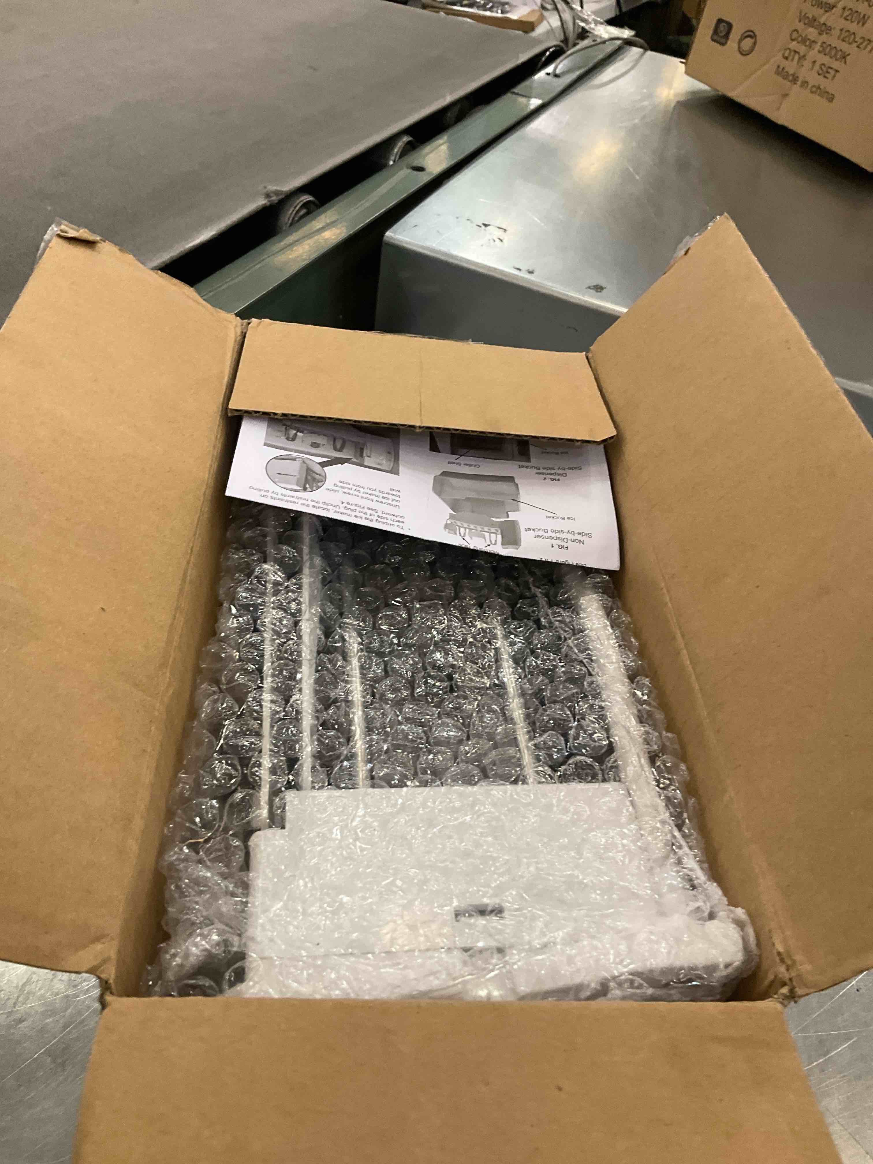 https://s3.amazonaws.com/lotting-images-prod/BargainHunt/EXS01473480_1719329507730.jpeg