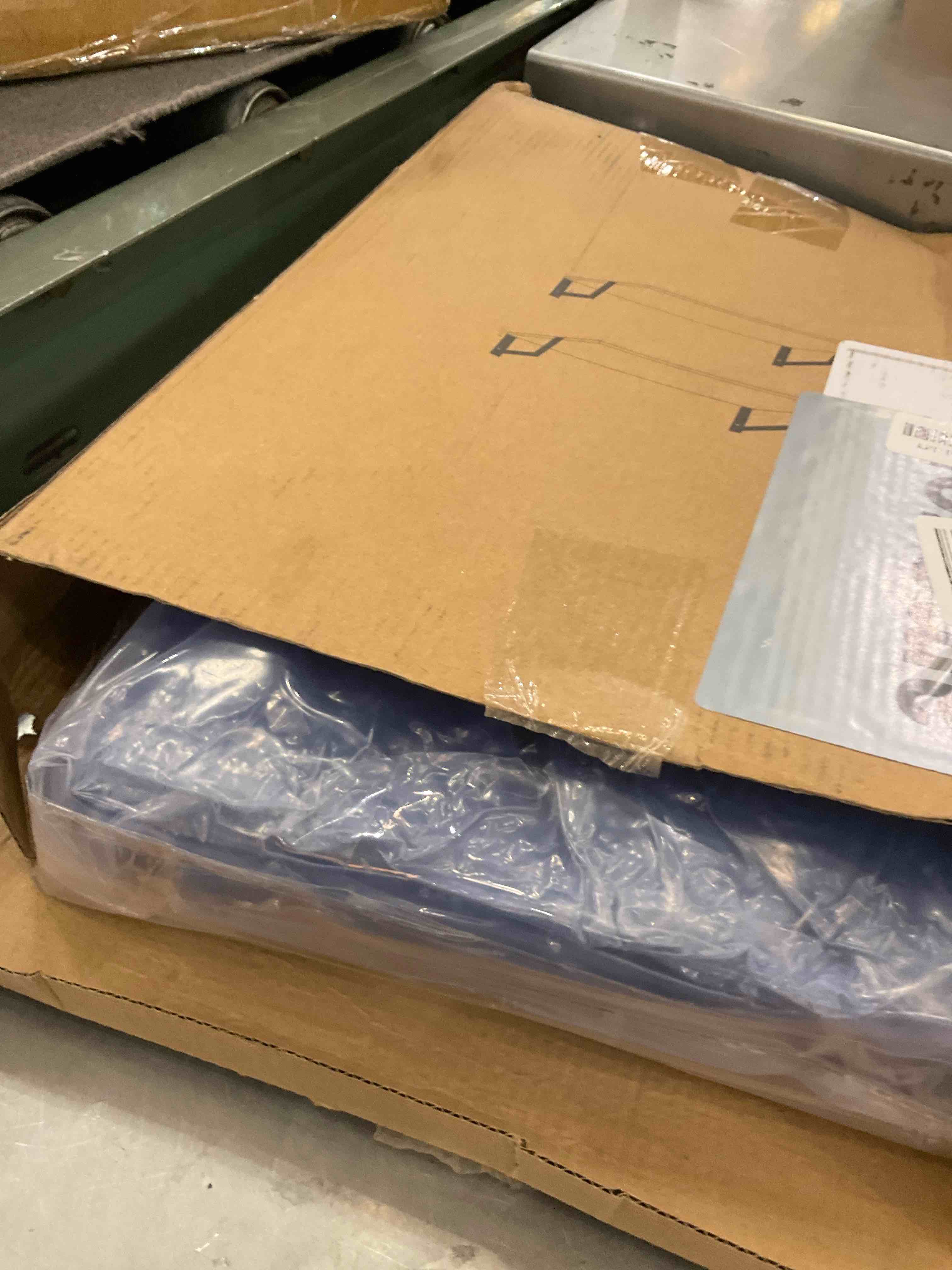 https://s3.amazonaws.com/lotting-images-prod/BargainHunt/EXS01473481_1719334141180.jpeg