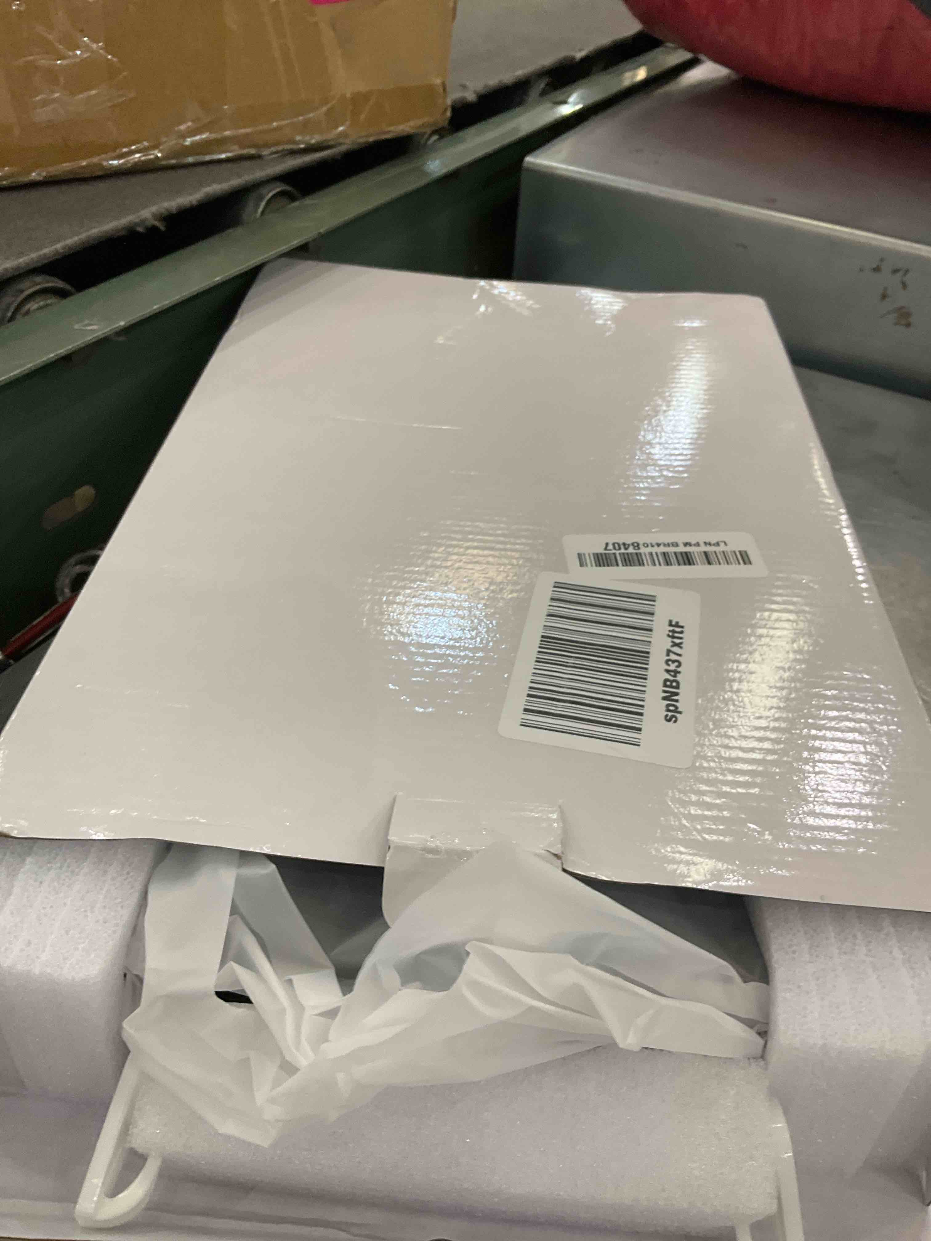 https://s3.amazonaws.com/lotting-images-prod/BargainHunt/EXS01473482_1719334229455.jpeg