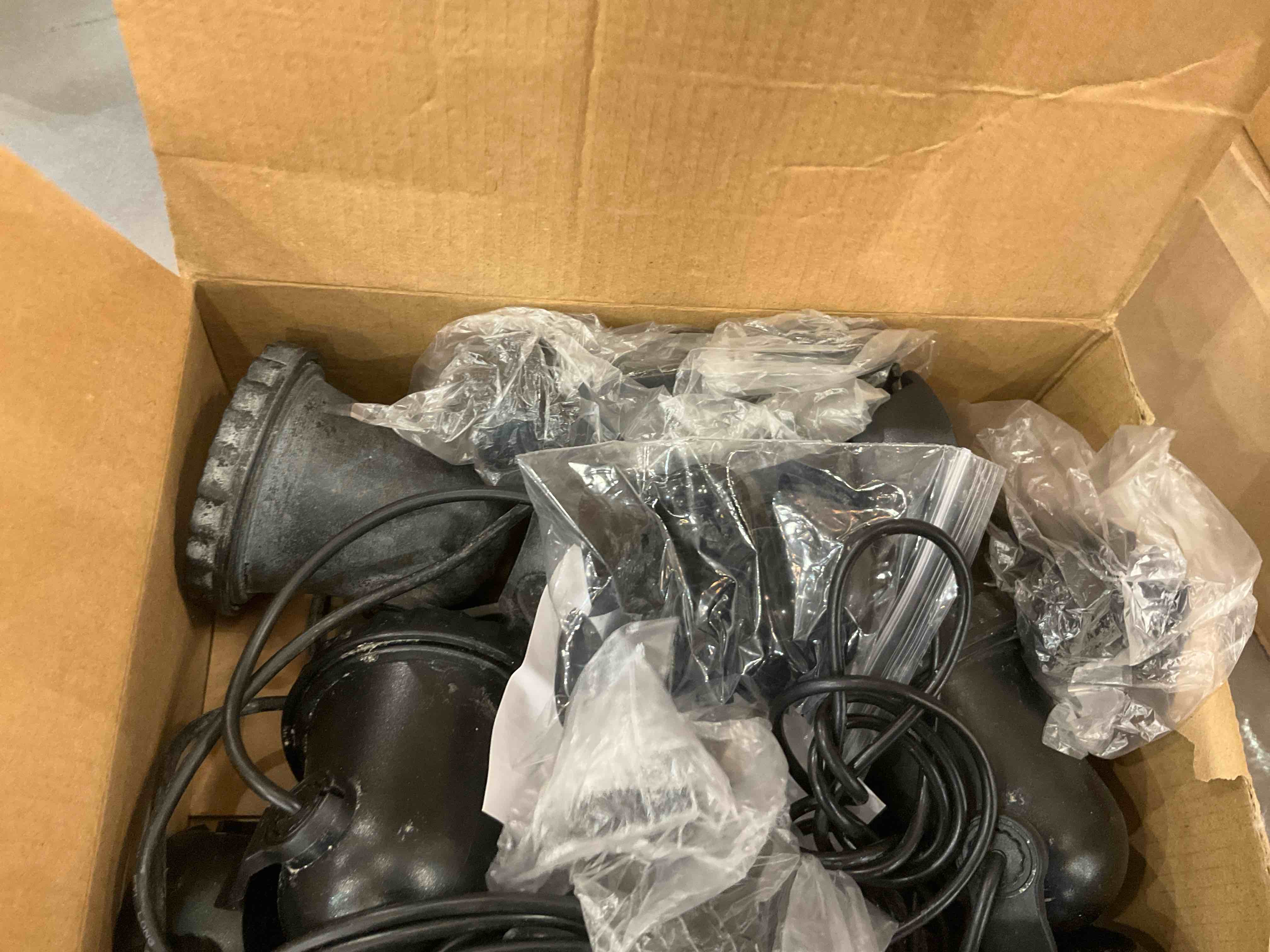 https://s3.amazonaws.com/lotting-images-prod/BargainHunt/EXS01474283_1718894792967.jpeg