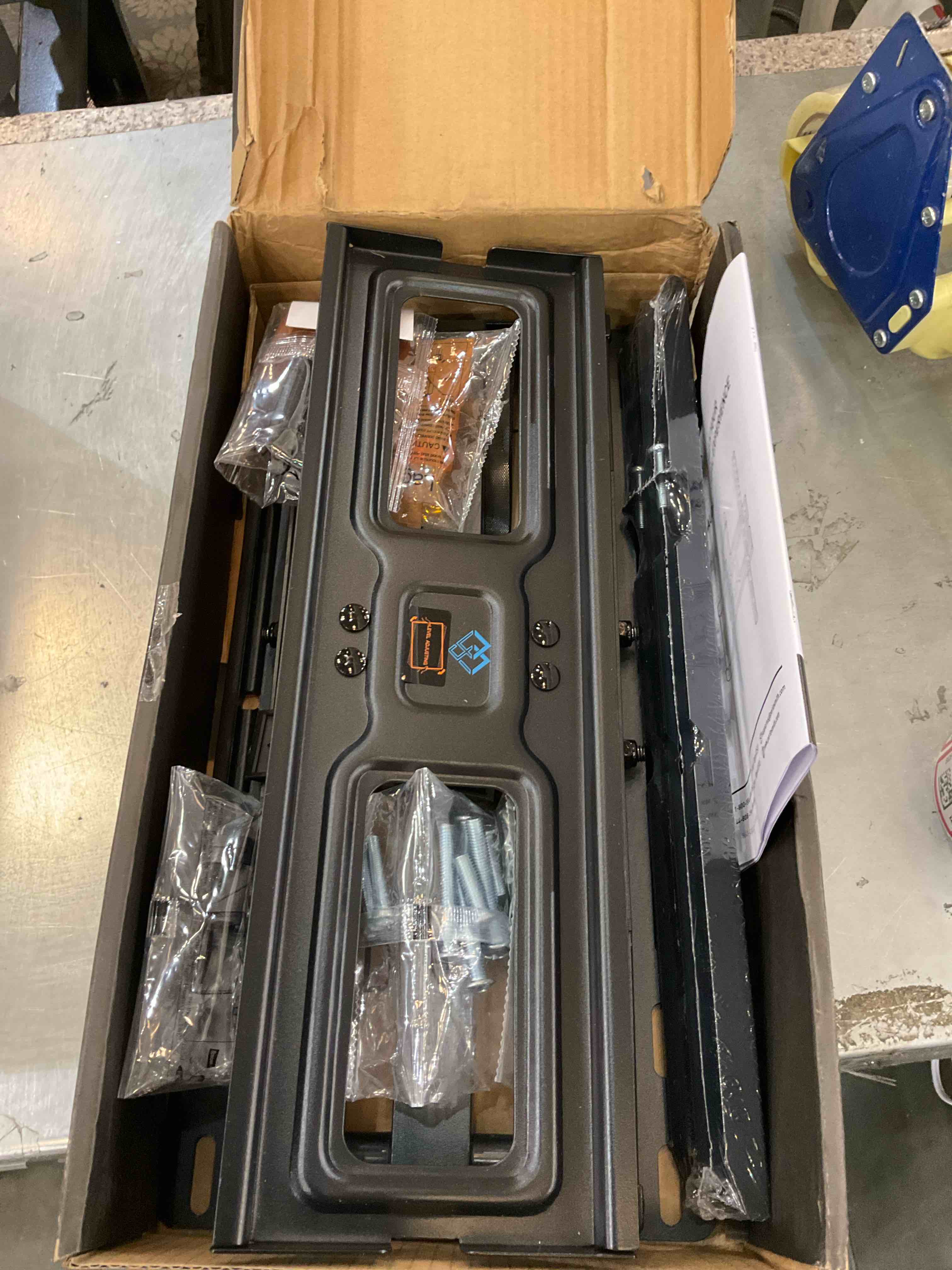 https://s3.amazonaws.com/lotting-images-prod/BargainHunt/EXS01475384_1718125680953.jpeg