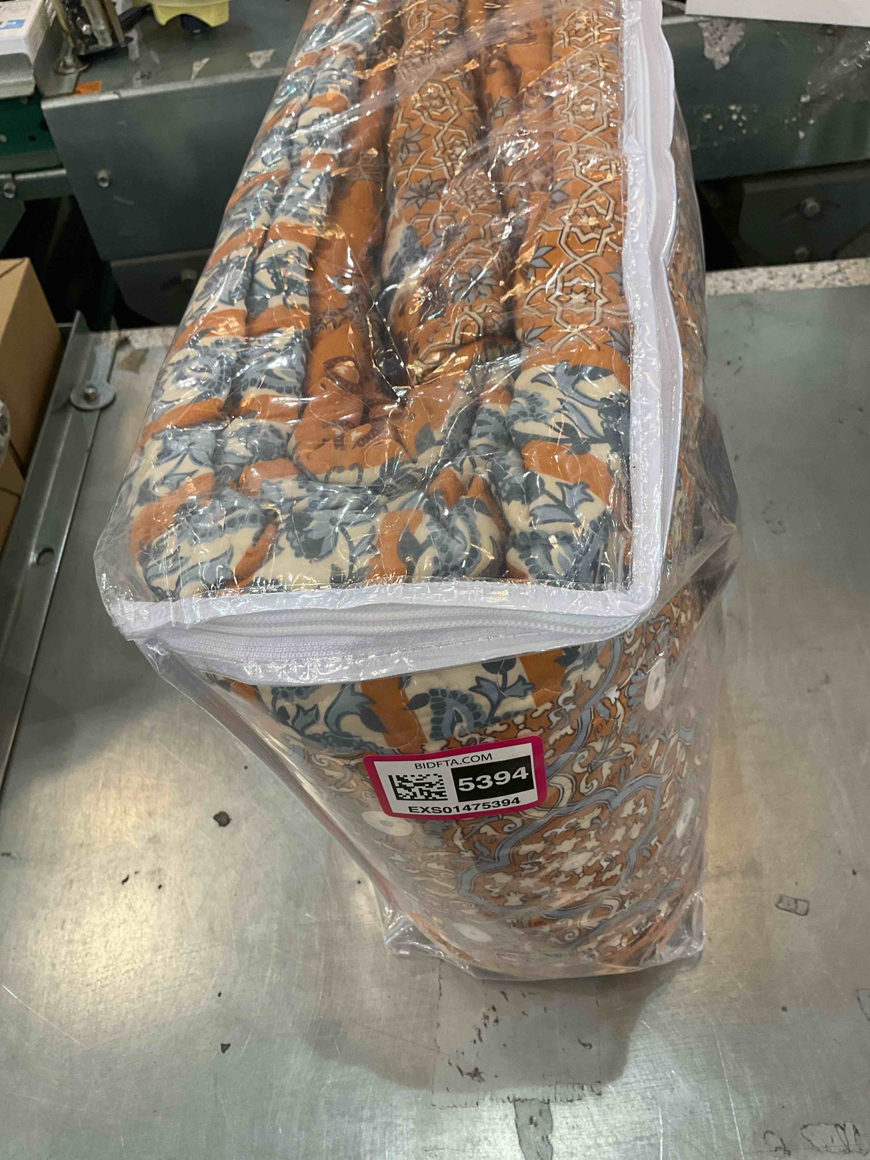https://s3.amazonaws.com/lotting-images-prod/BargainHunt/EXS01475394_1718126774147.jpeg