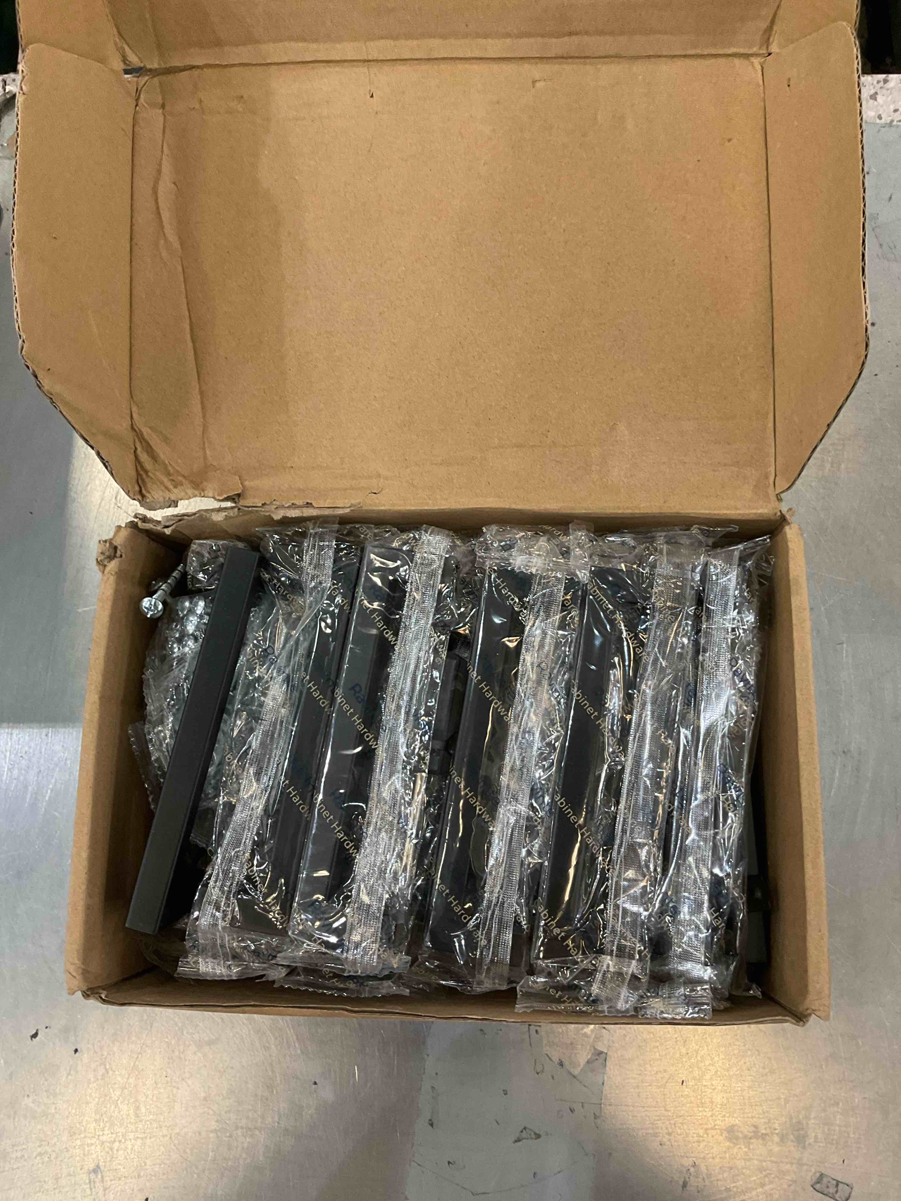 https://s3.amazonaws.com/lotting-images-prod/BargainHunt/EXS01475403_1718127868757.jpeg