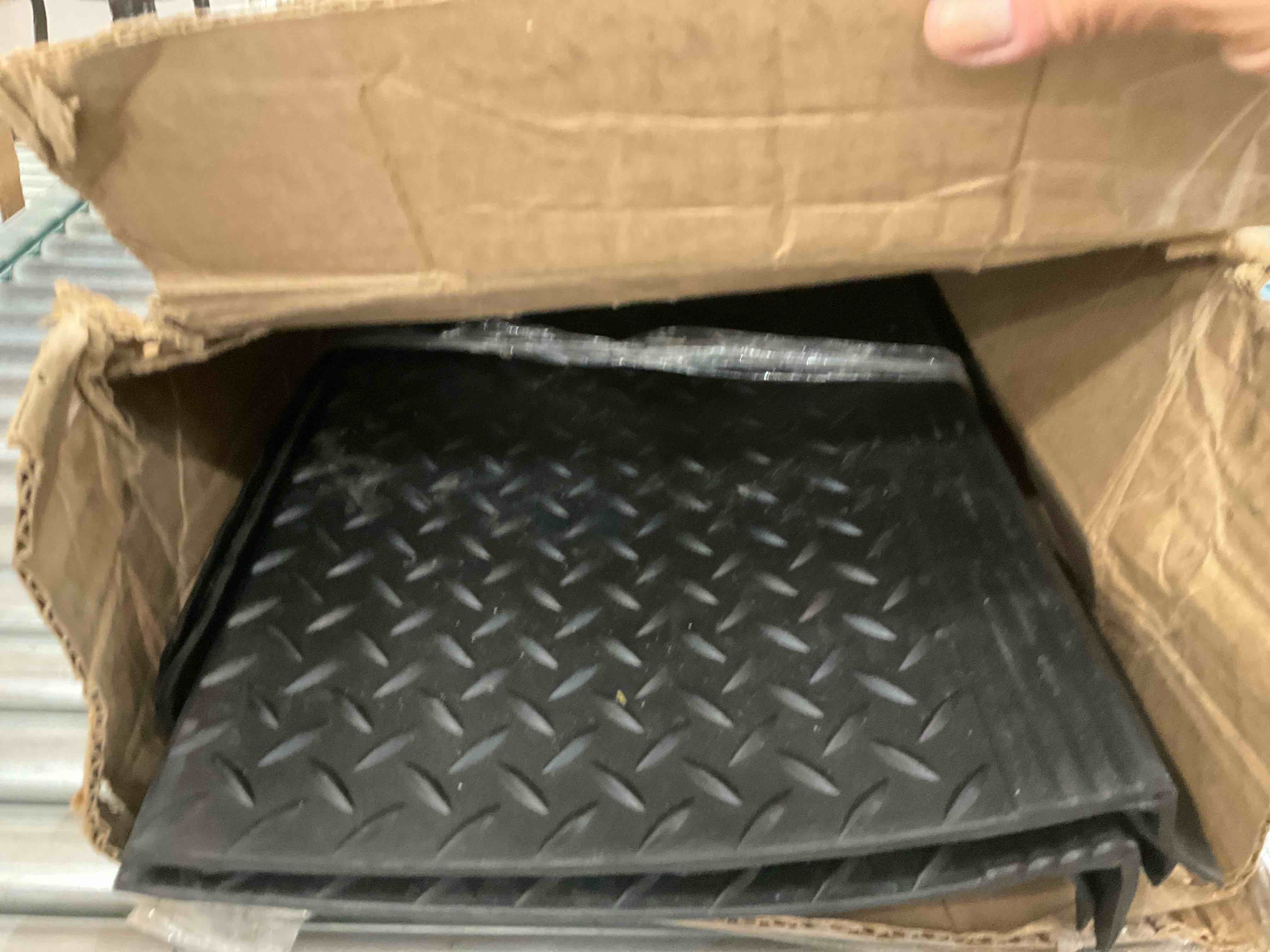 https://s3.amazonaws.com/lotting-images-prod/BargainHunt/EXS01475698_1718211128675.jpeg