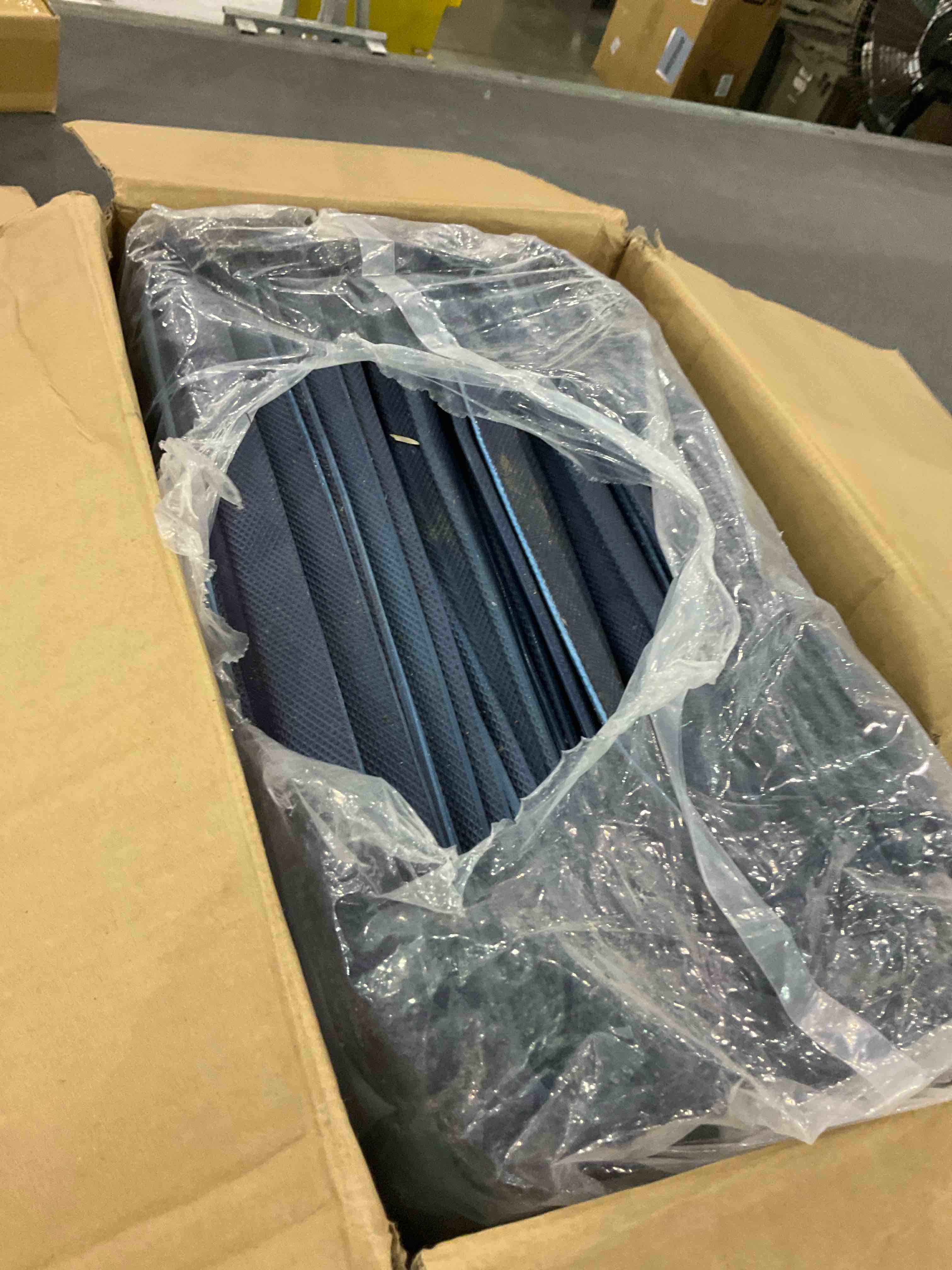 https://s3.amazonaws.com/lotting-images-prod/BargainHunt/EXS01476219_1718626914080.jpeg