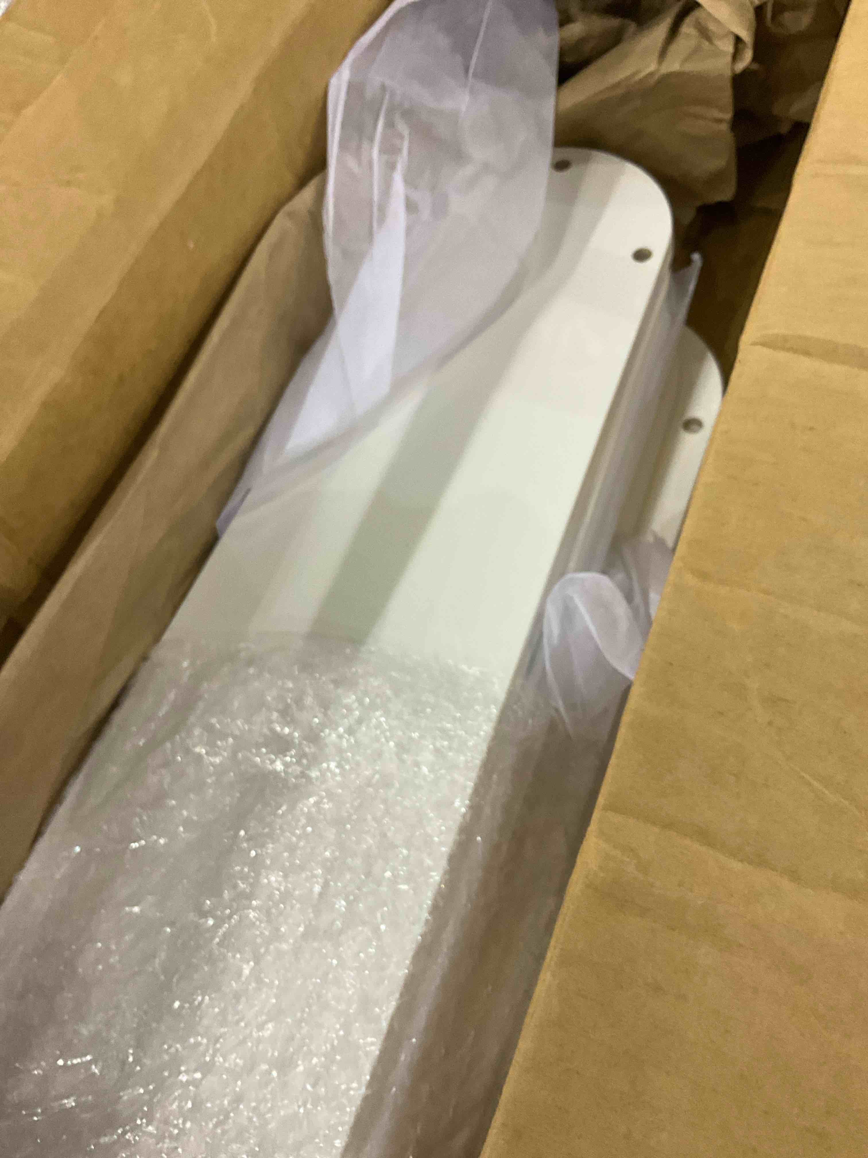 https://s3.amazonaws.com/lotting-images-prod/BargainHunt/EXS01476446_1718795913566.jpeg