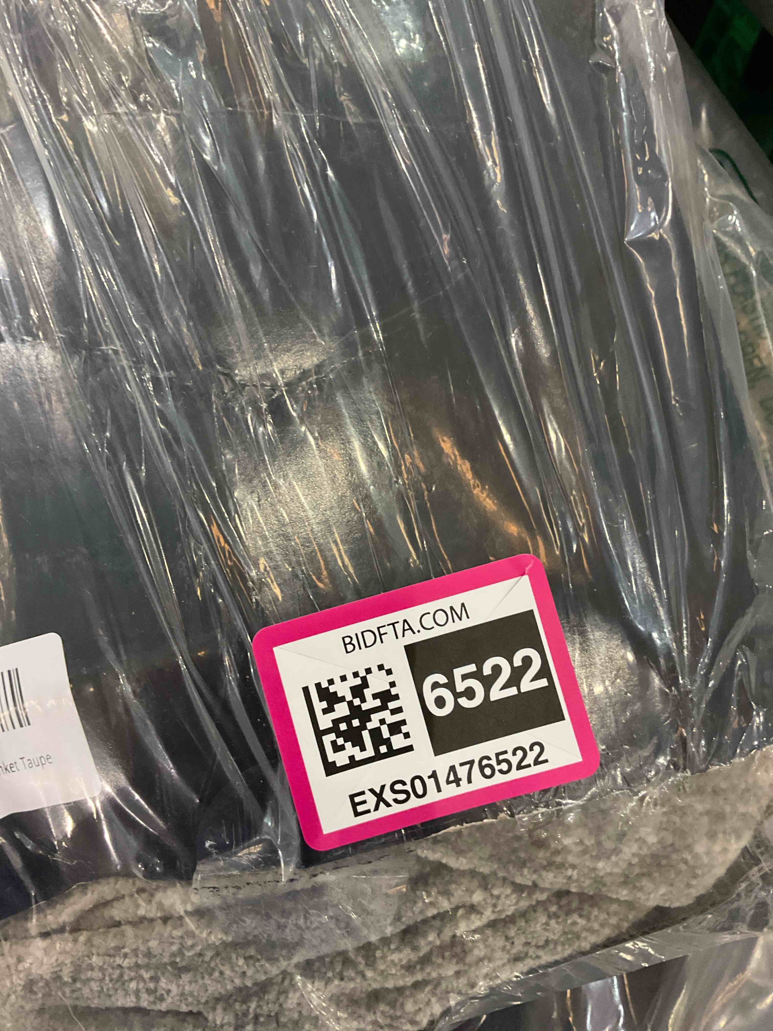 https://s3.amazonaws.com/lotting-images-prod/BargainHunt/EXS01476522_1718283127942.jpeg