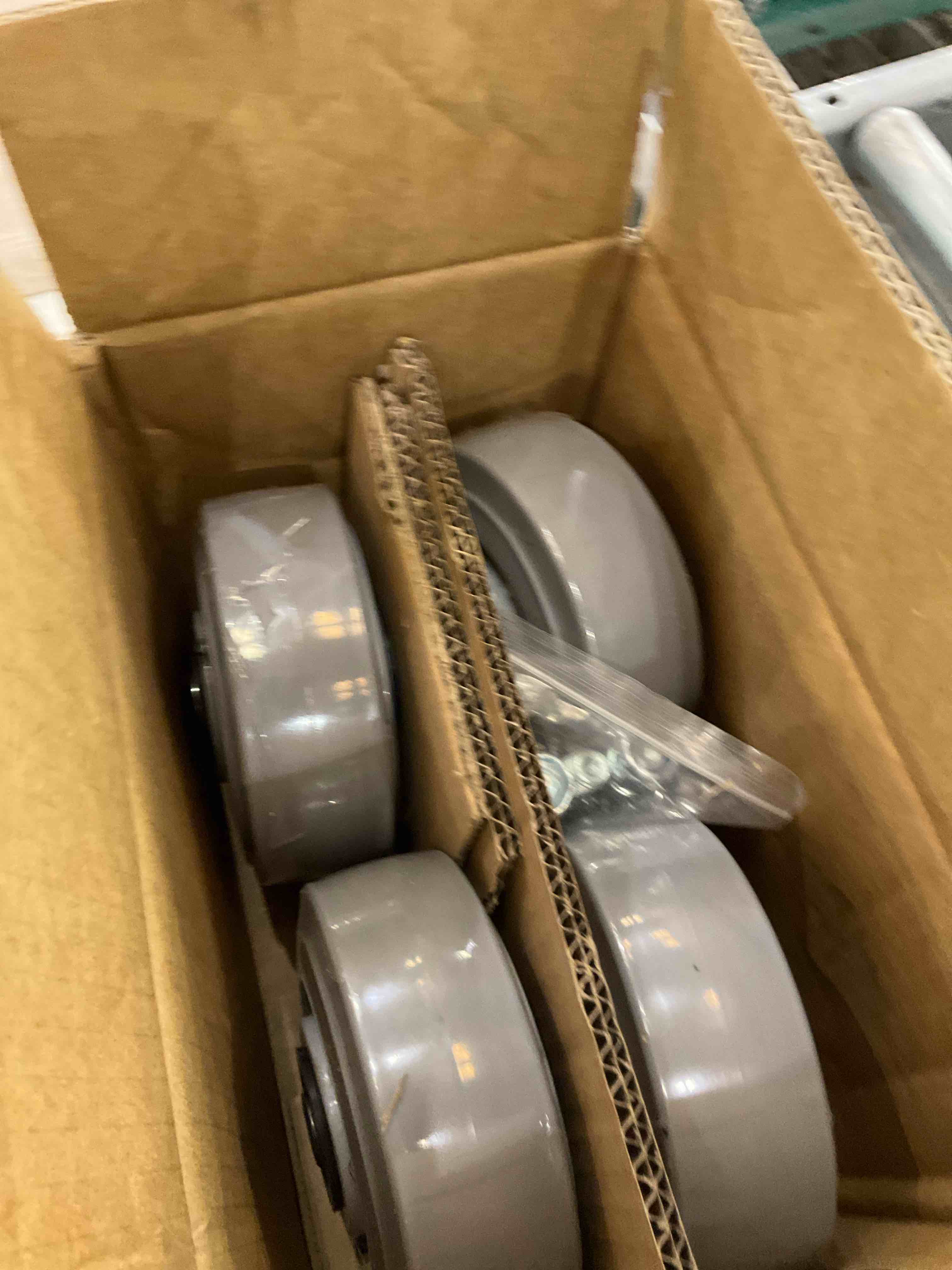 https://s3.amazonaws.com/lotting-images-prod/BargainHunt/EXS01476525_1718283357384.jpeg