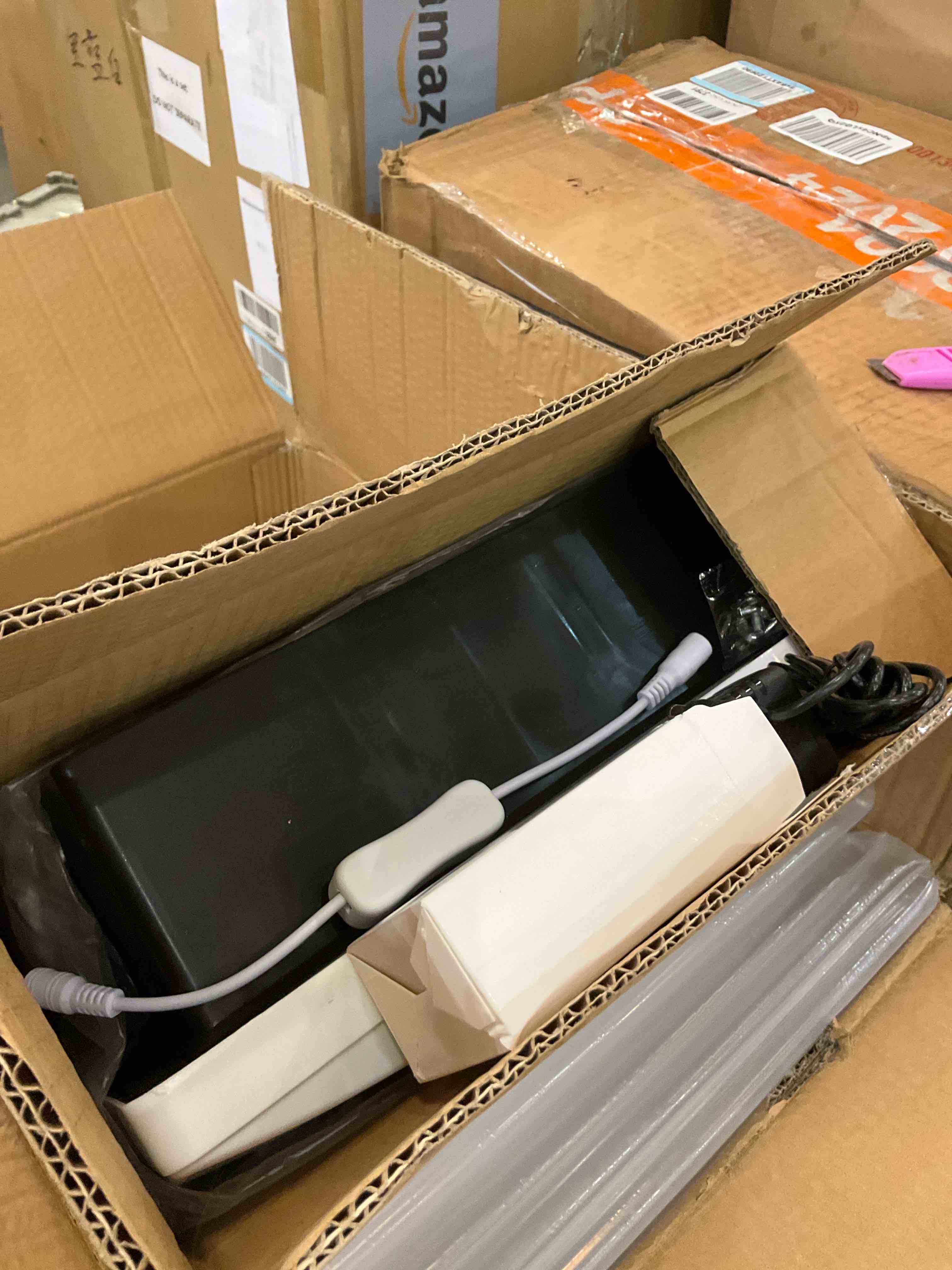 https://s3.amazonaws.com/lotting-images-prod/BargainHunt/EXS01476790_1718378074951.jpeg