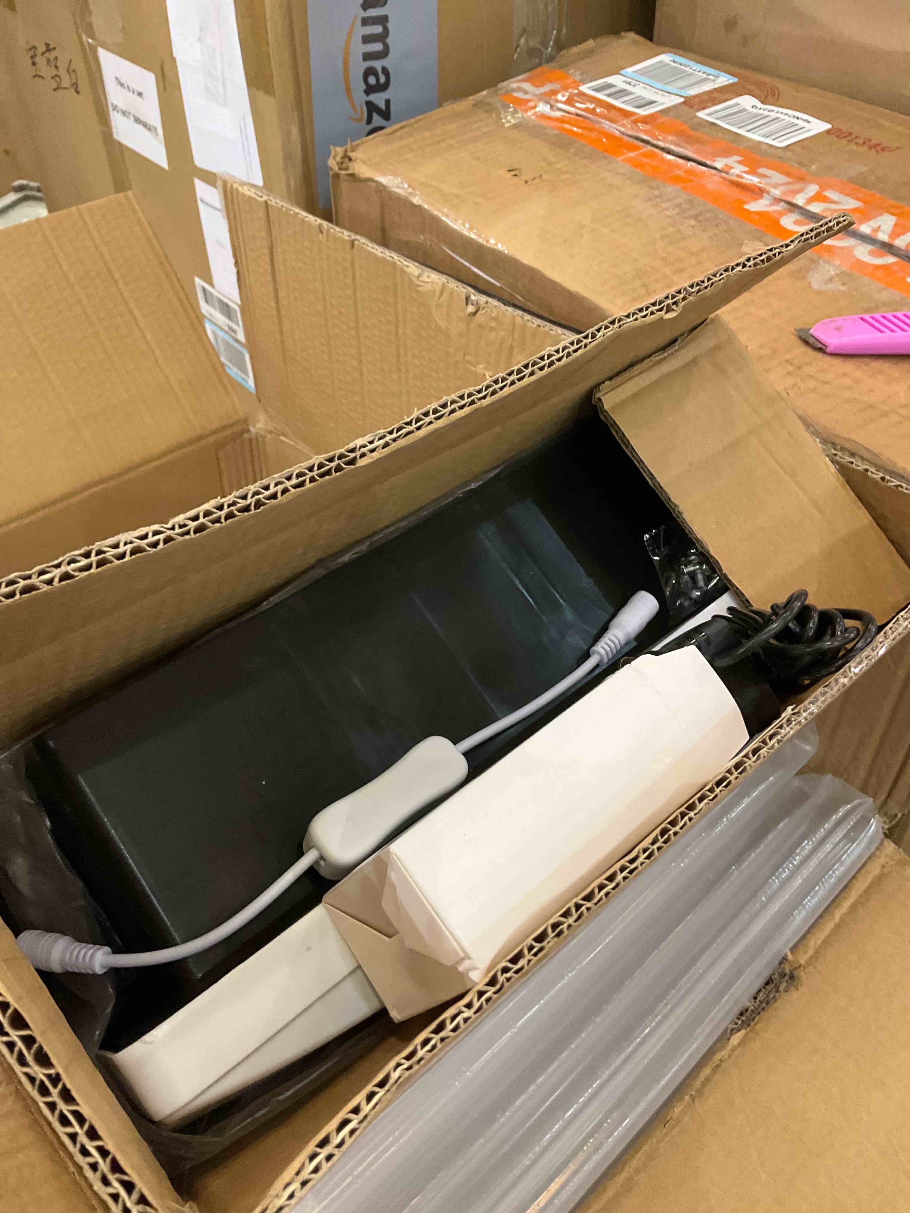 https://s3.amazonaws.com/lotting-images-prod/BargainHunt/EXS01476790_1718378075841.jpeg