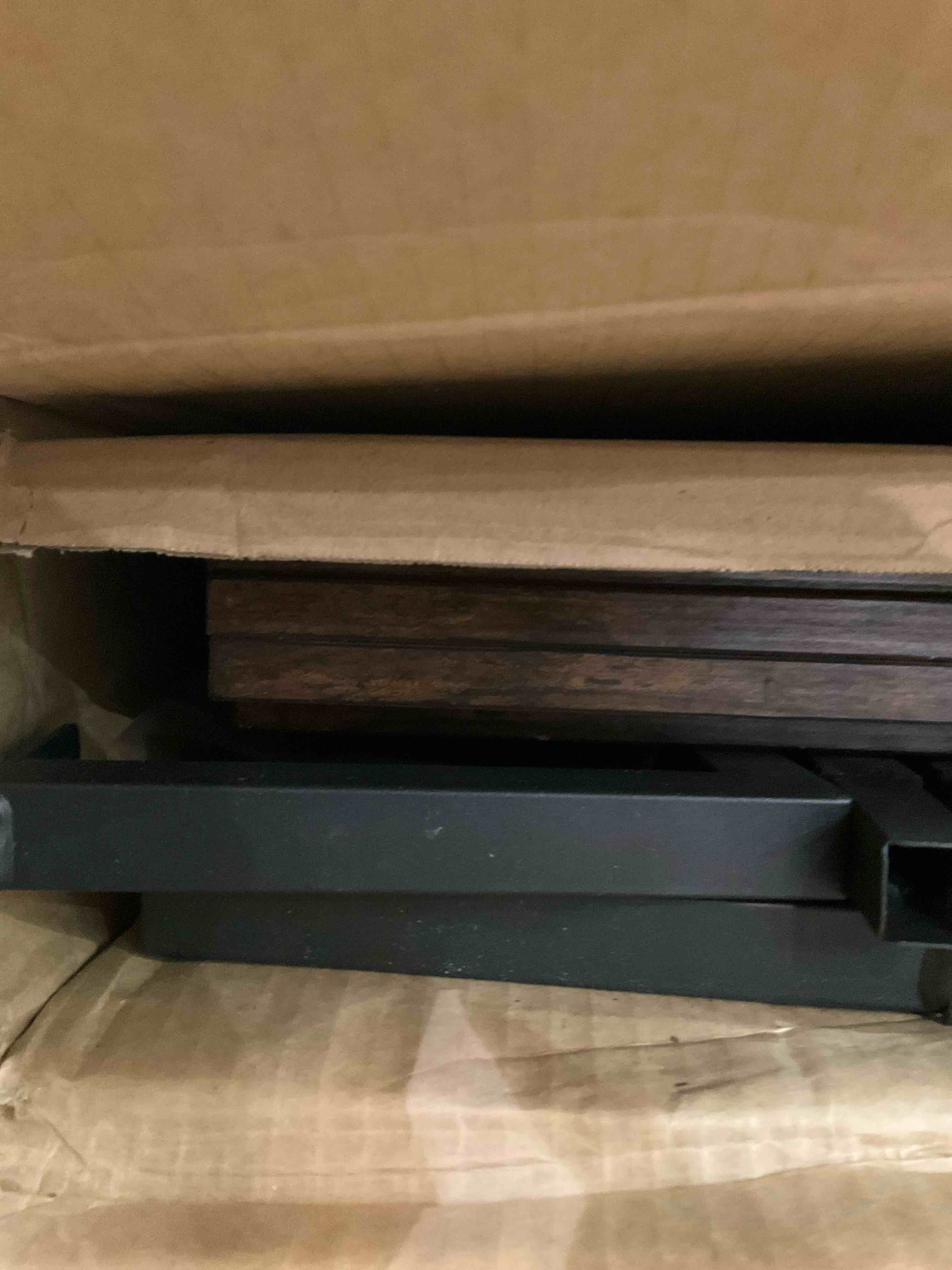 https://s3.amazonaws.com/lotting-images-prod/BargainHunt/EXS01477241_1718382456067.jpeg