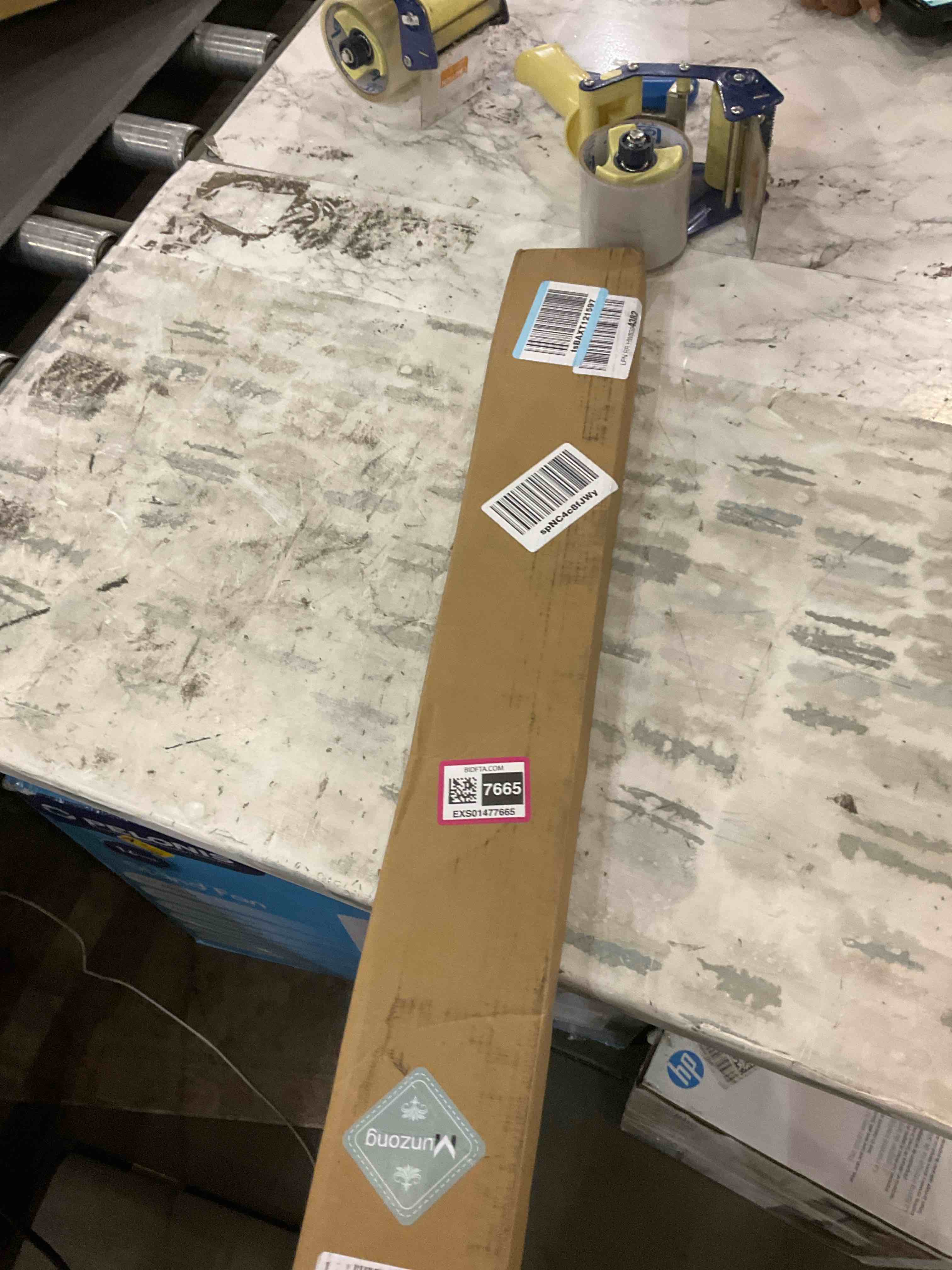 https://s3.amazonaws.com/lotting-images-prod/BargainHunt/EXS01477665_1717675860947.jpeg