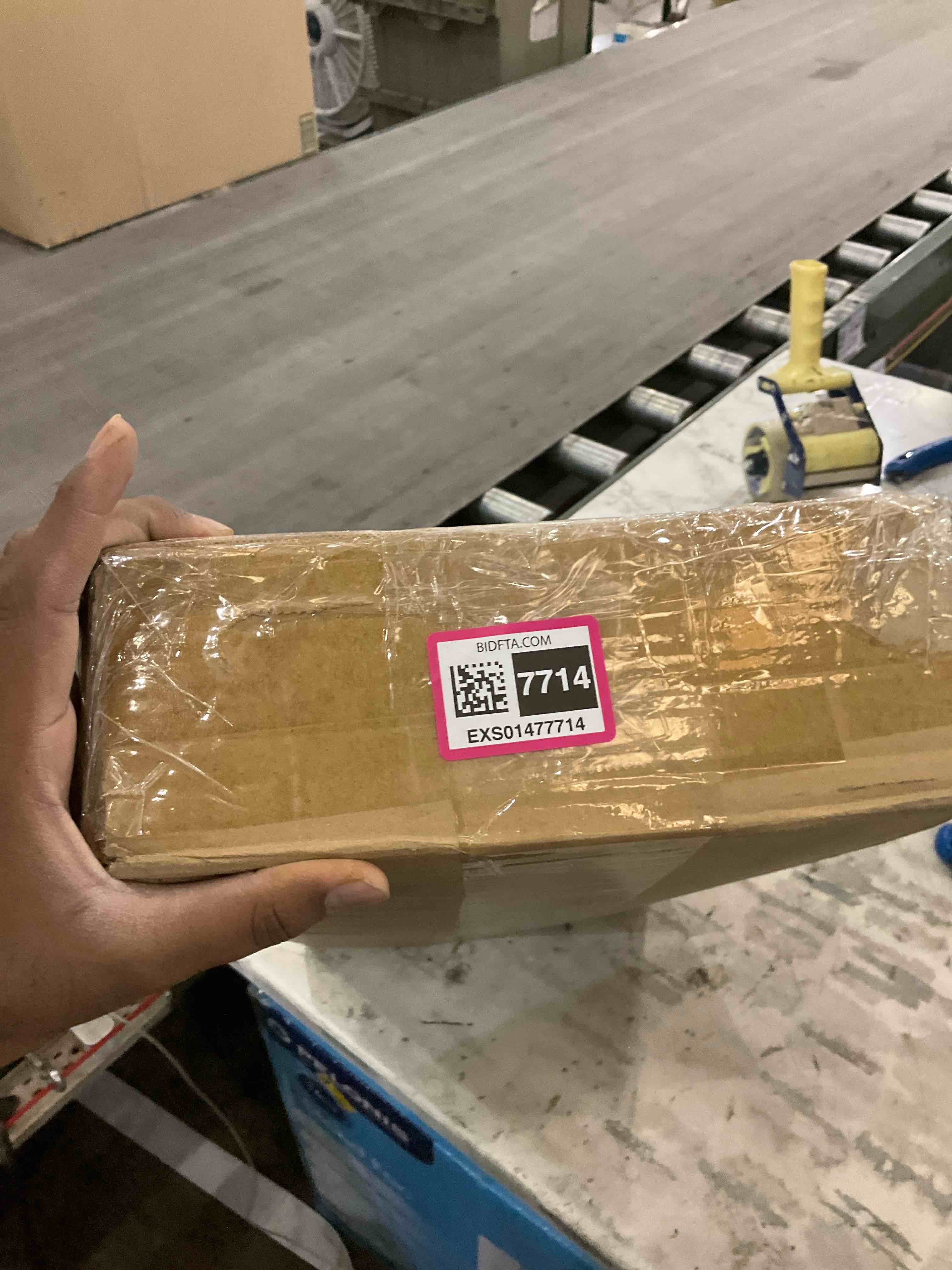 https://s3.amazonaws.com/lotting-images-prod/BargainHunt/EXS01477714_1717682047141.jpeg