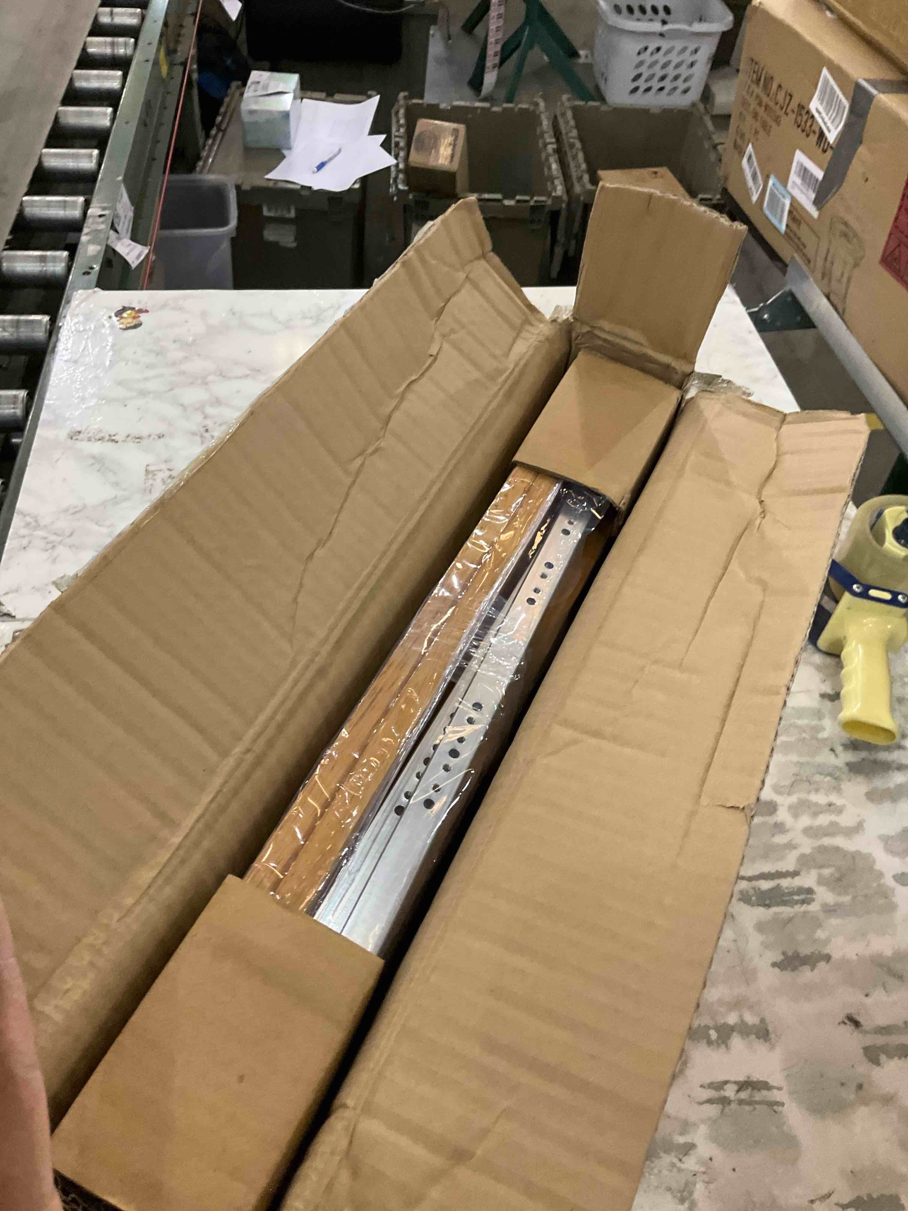 https://s3.amazonaws.com/lotting-images-prod/BargainHunt/EXS01477928_1717767727089.jpeg