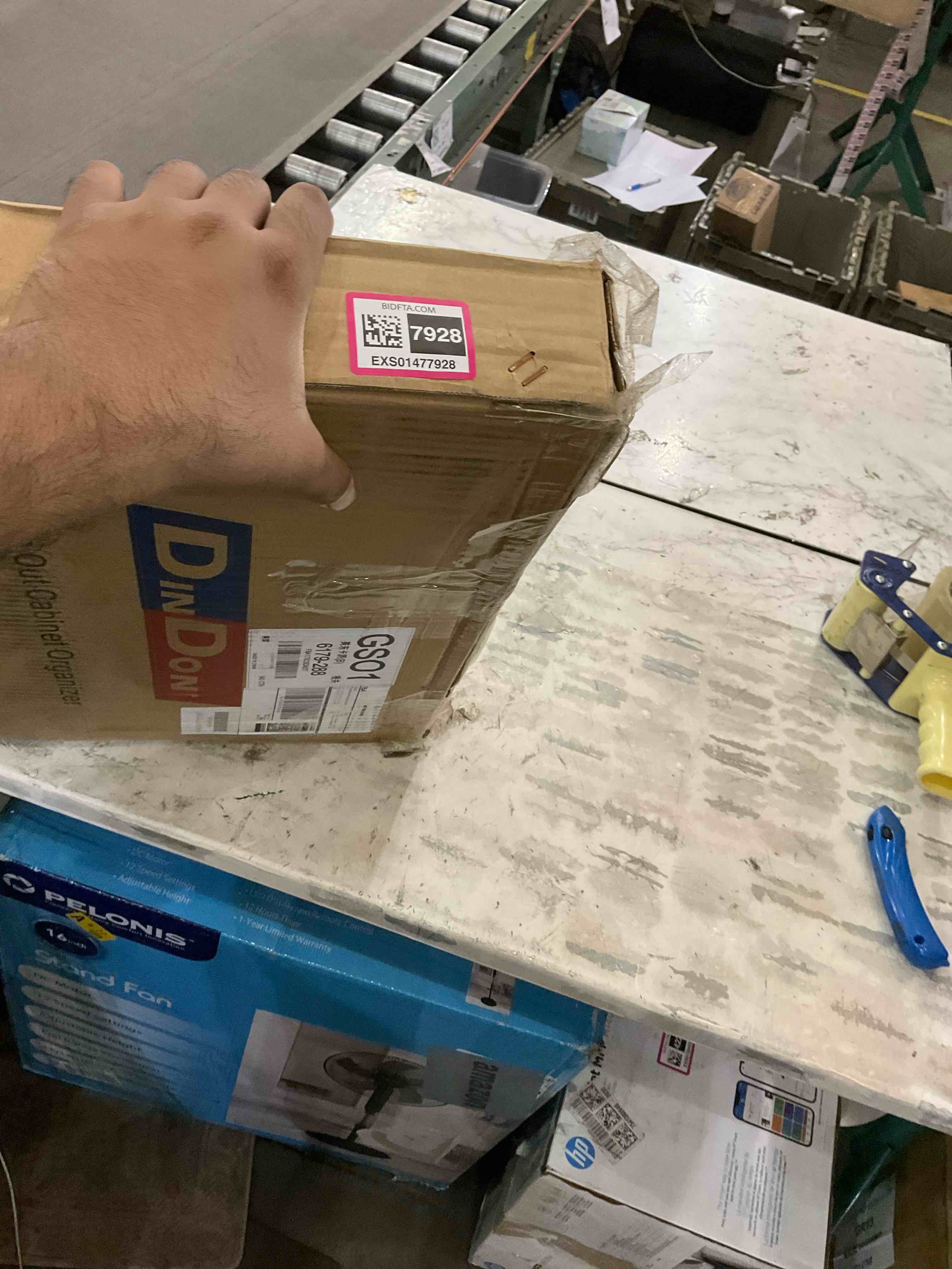 https://s3.amazonaws.com/lotting-images-prod/BargainHunt/EXS01477928_1717767750986.jpeg