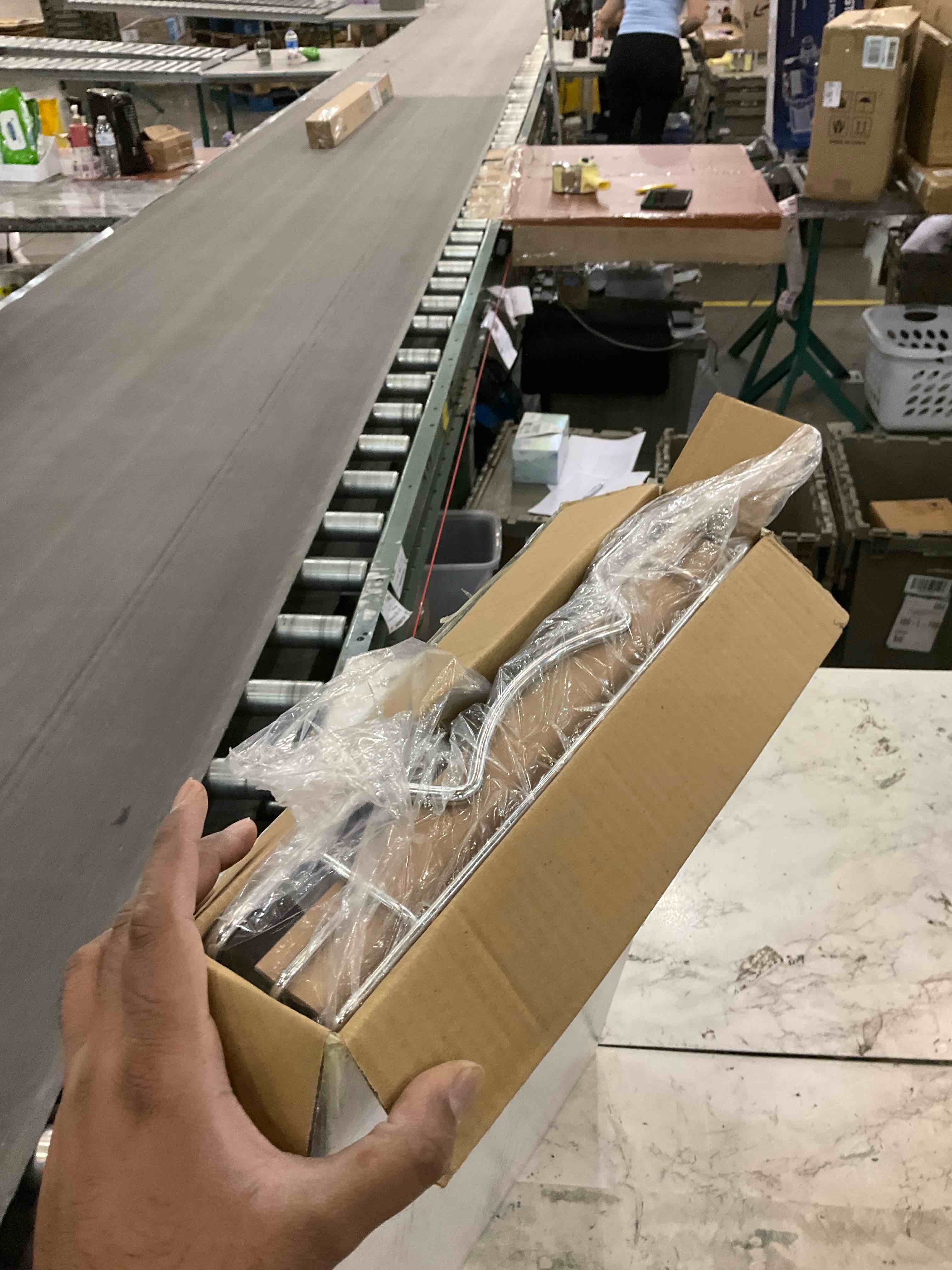 https://s3.amazonaws.com/lotting-images-prod/BargainHunt/EXS01477961_1717770395762.jpeg