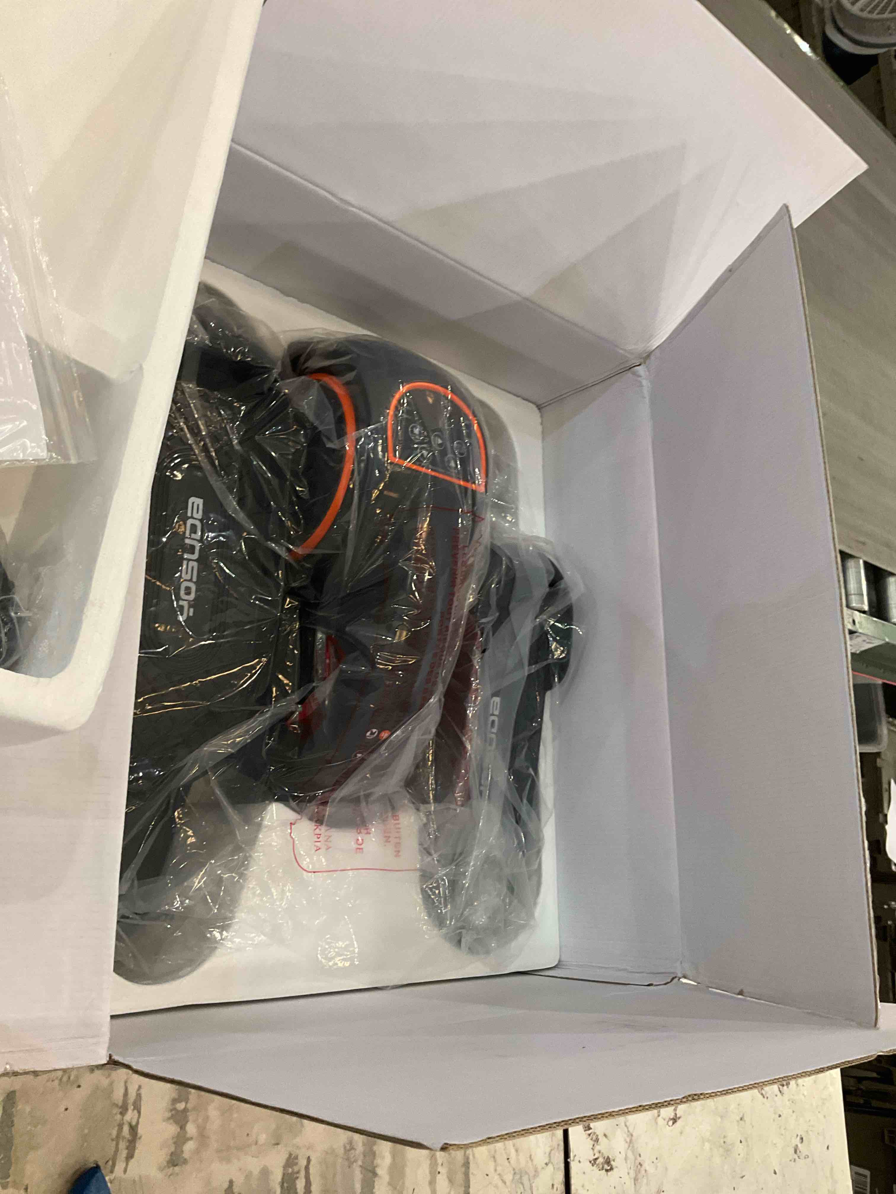 https://s3.amazonaws.com/lotting-images-prod/BargainHunt/EXS01477971_1717772587622.jpeg