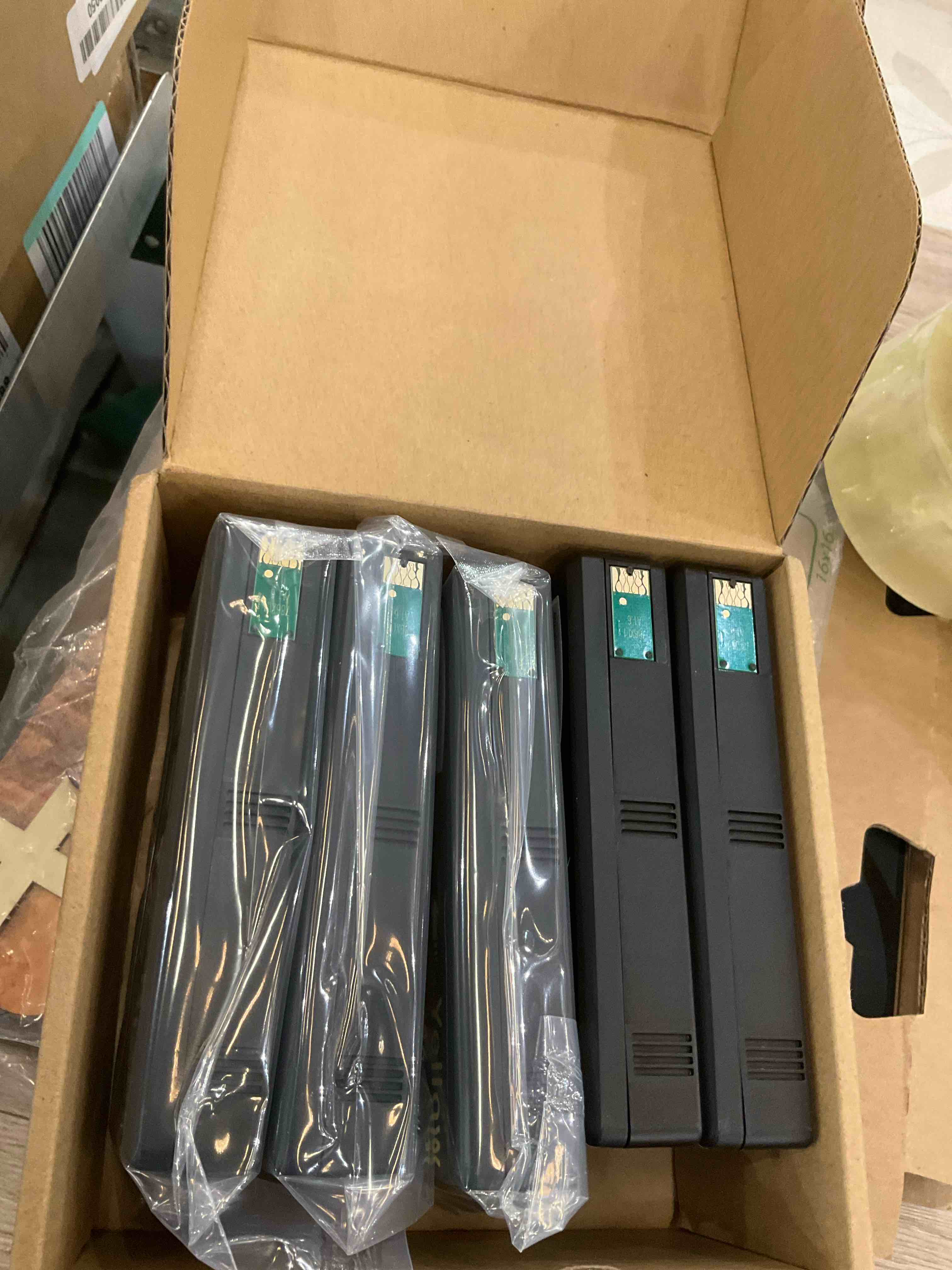 https://s3.amazonaws.com/lotting-images-prod/BargainHunt/EXS01478107_1718118422778.jpeg