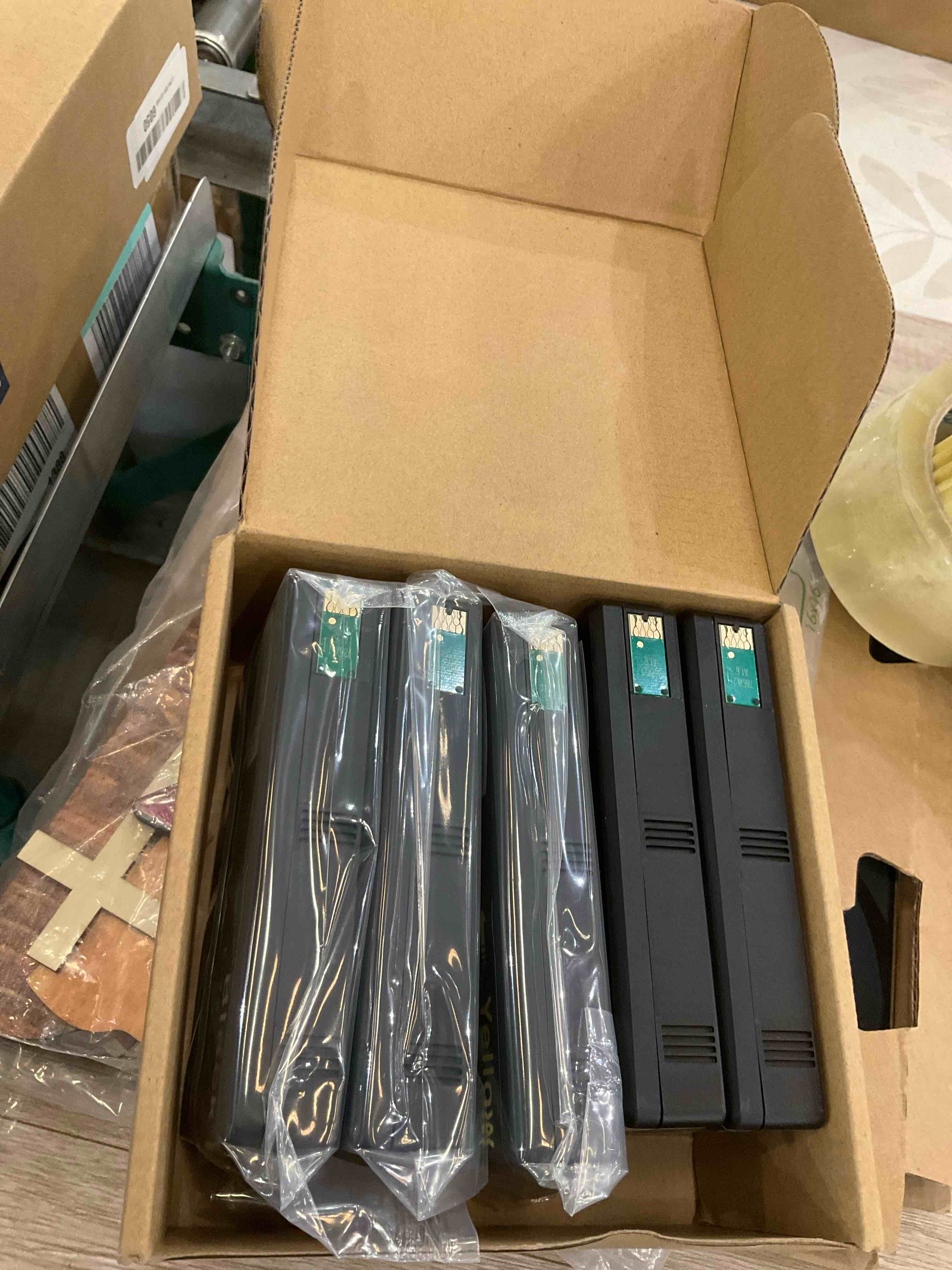 https://s3.amazonaws.com/lotting-images-prod/BargainHunt/EXS01478107_1718118424522.jpeg