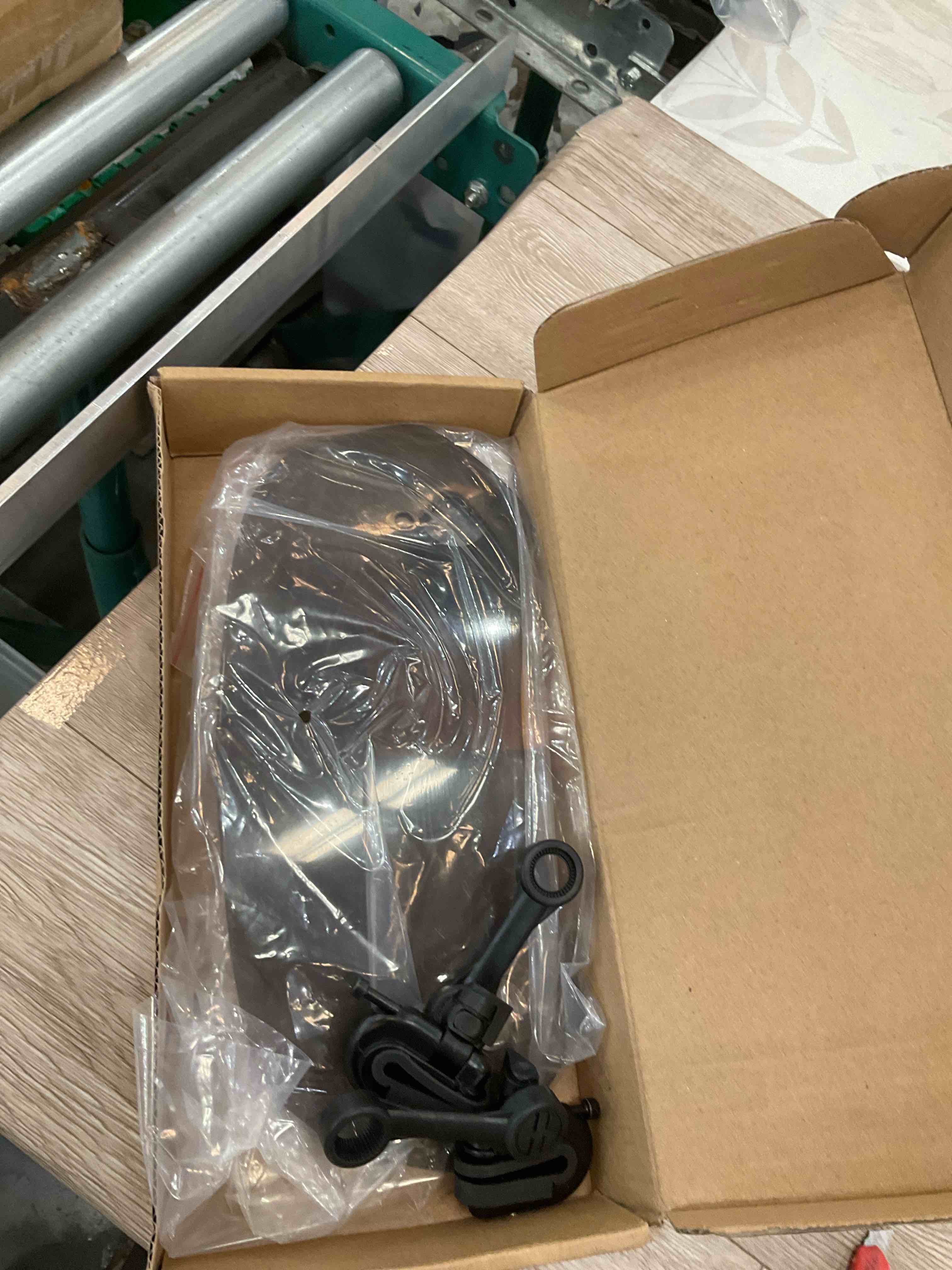 https://s3.amazonaws.com/lotting-images-prod/BargainHunt/EXS01478147_1718125140473.jpeg