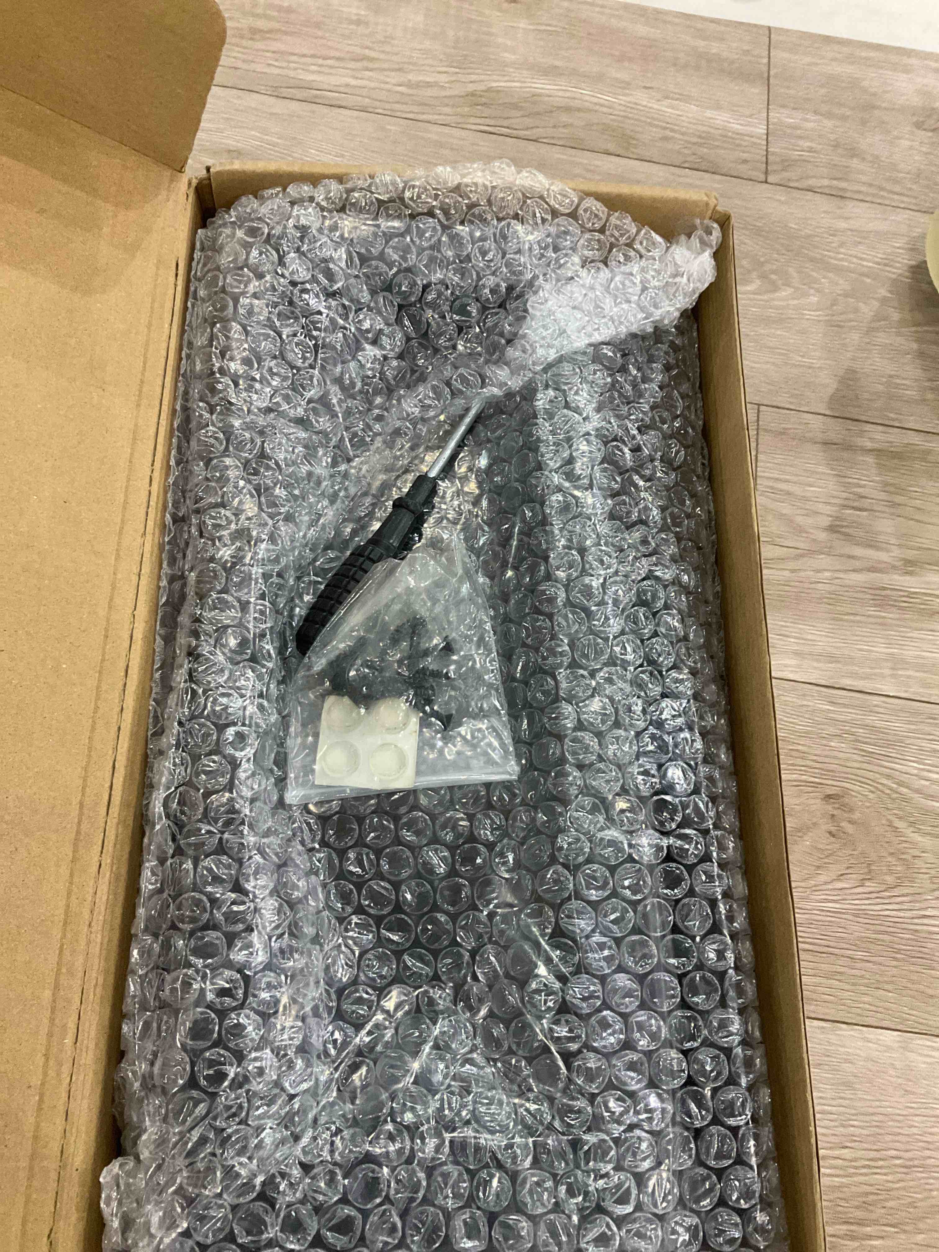 https://s3.amazonaws.com/lotting-images-prod/BargainHunt/EXS01478198_1718191622758.jpeg