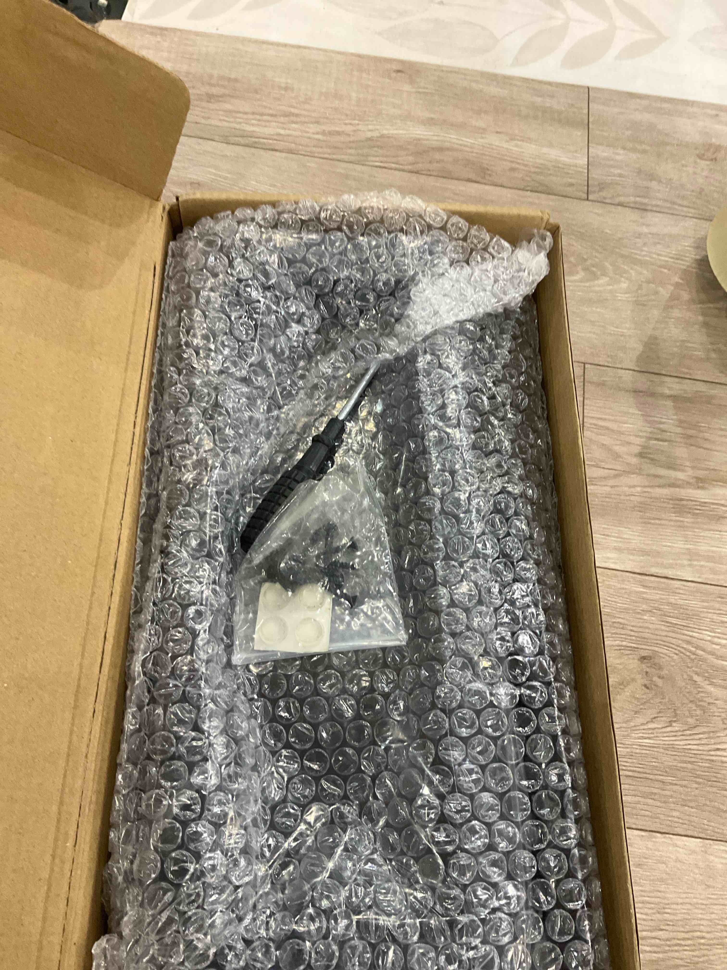https://s3.amazonaws.com/lotting-images-prod/BargainHunt/EXS01478198_1718191624207.jpeg
