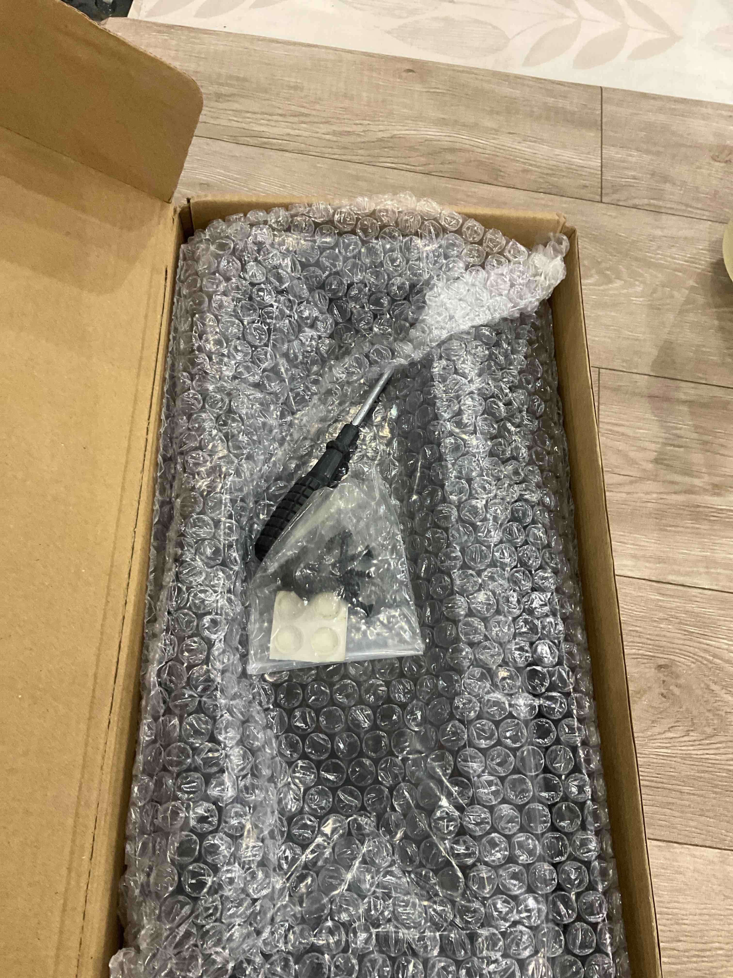 https://s3.amazonaws.com/lotting-images-prod/BargainHunt/EXS01478198_1718191625049.jpeg