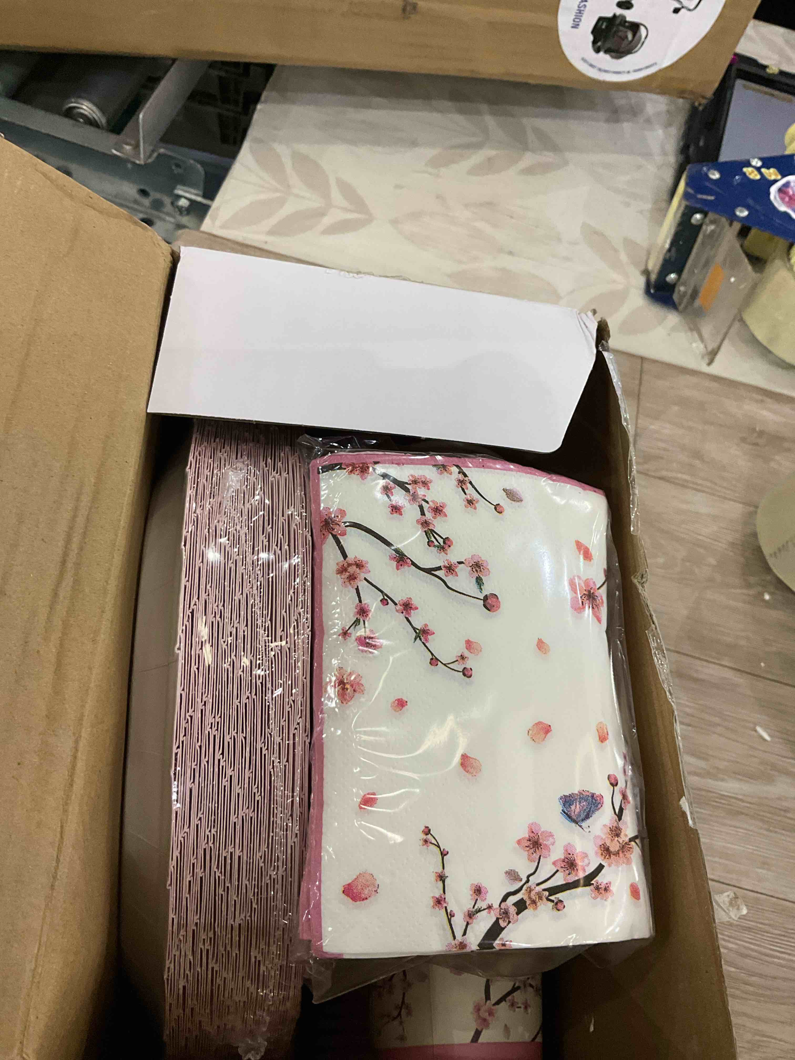 https://s3.amazonaws.com/lotting-images-prod/BargainHunt/EXS01478228_1718194519861.jpeg