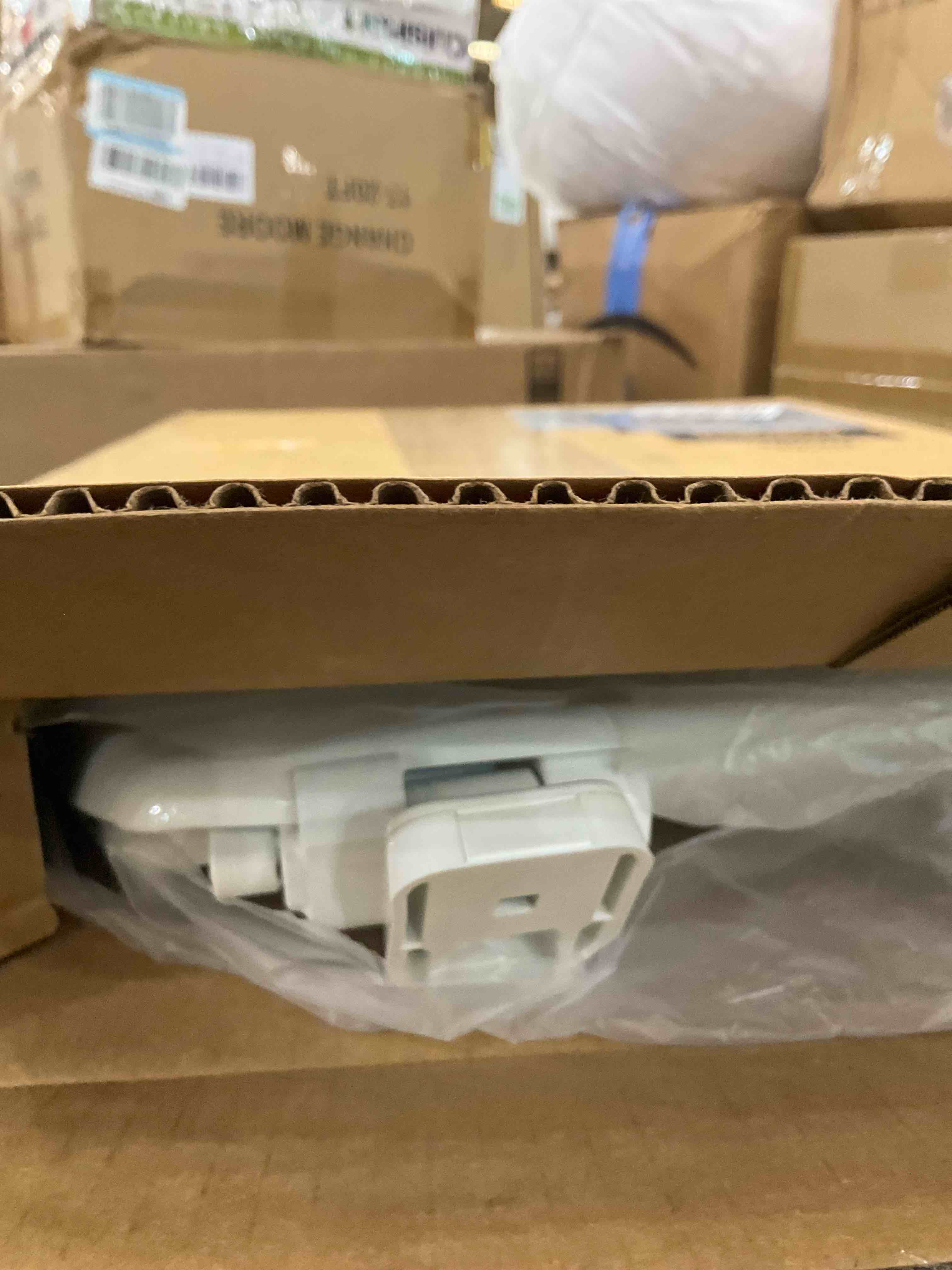https://s3.amazonaws.com/lotting-images-prod/BargainHunt/EXS01478279_1718203209627.jpeg