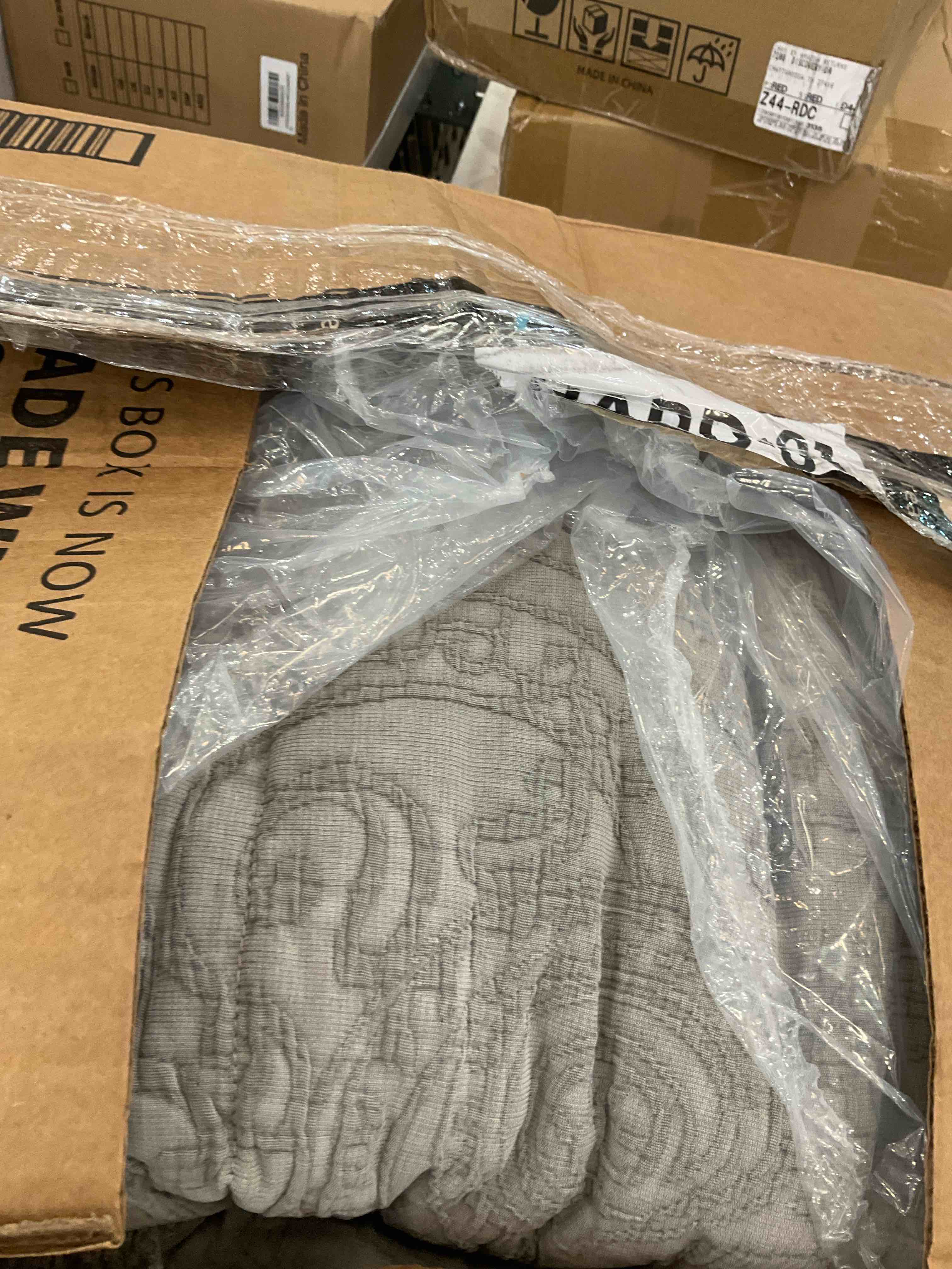 https://s3.amazonaws.com/lotting-images-prod/BargainHunt/EXS01478353_1718214470823.jpeg