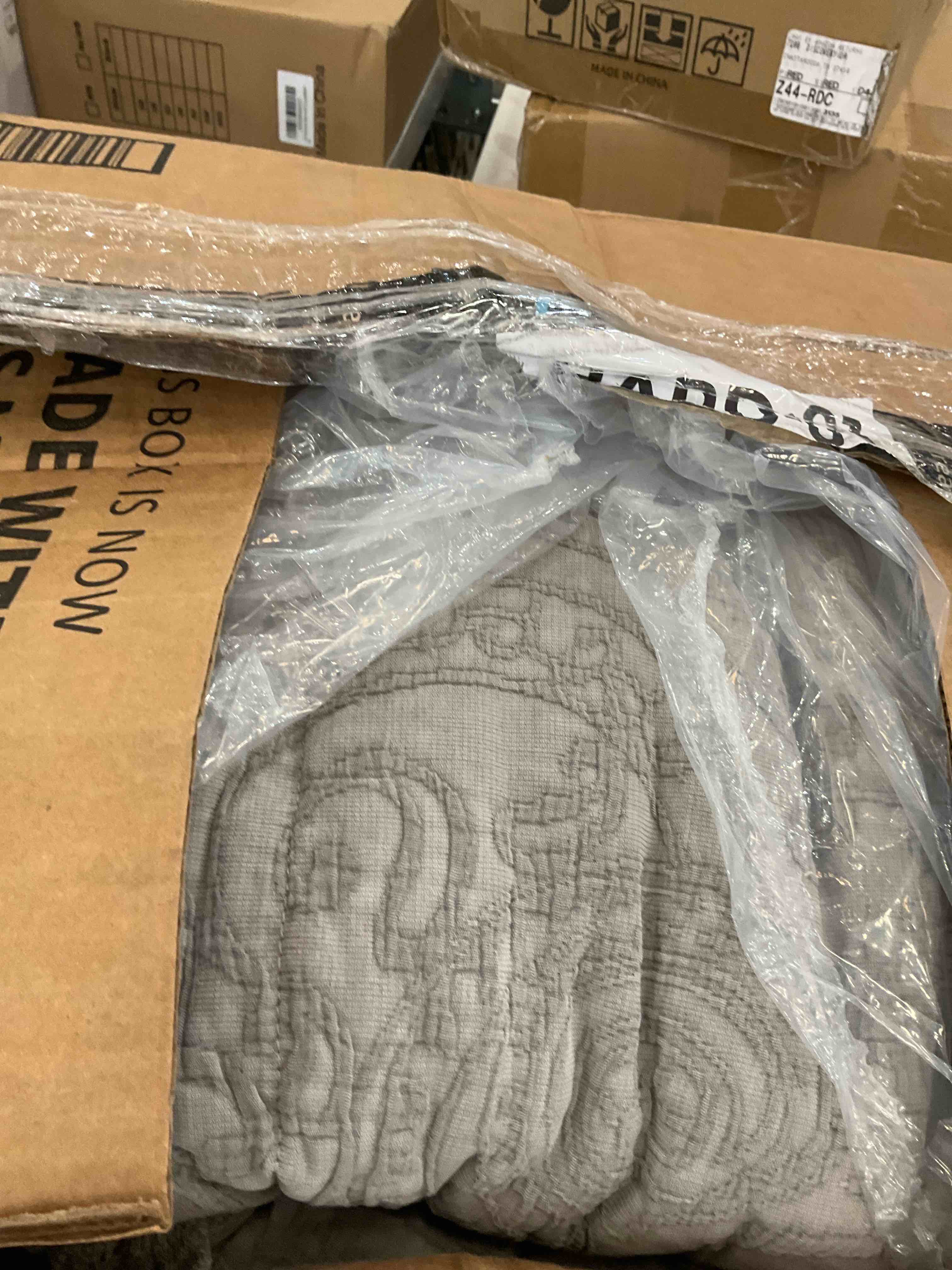 https://s3.amazonaws.com/lotting-images-prod/BargainHunt/EXS01478353_1718214472714.jpeg