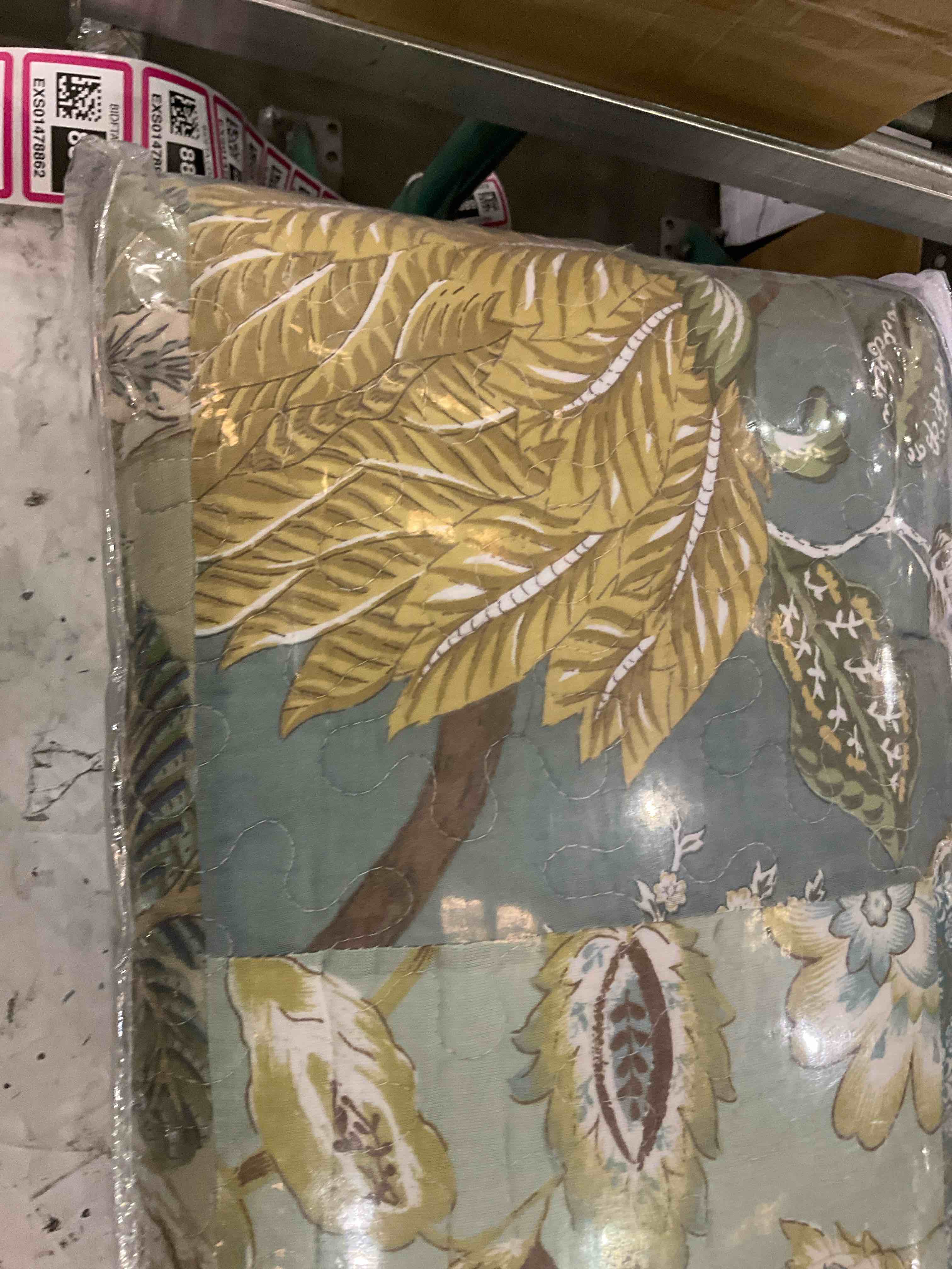 https://s3.amazonaws.com/lotting-images-prod/BargainHunt/EXS01478855_1718202088626.jpeg