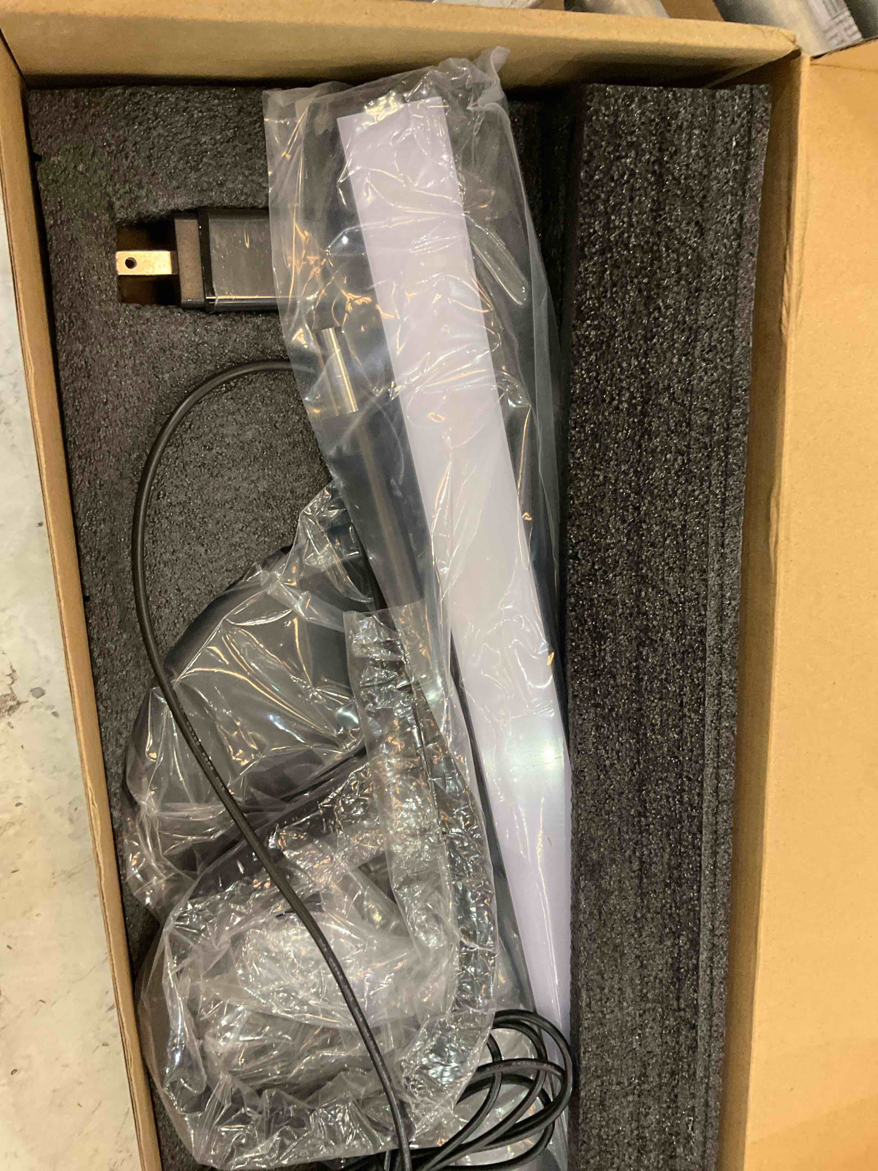 https://s3.amazonaws.com/lotting-images-prod/BargainHunt/EXS01478874_1718204065021.jpeg