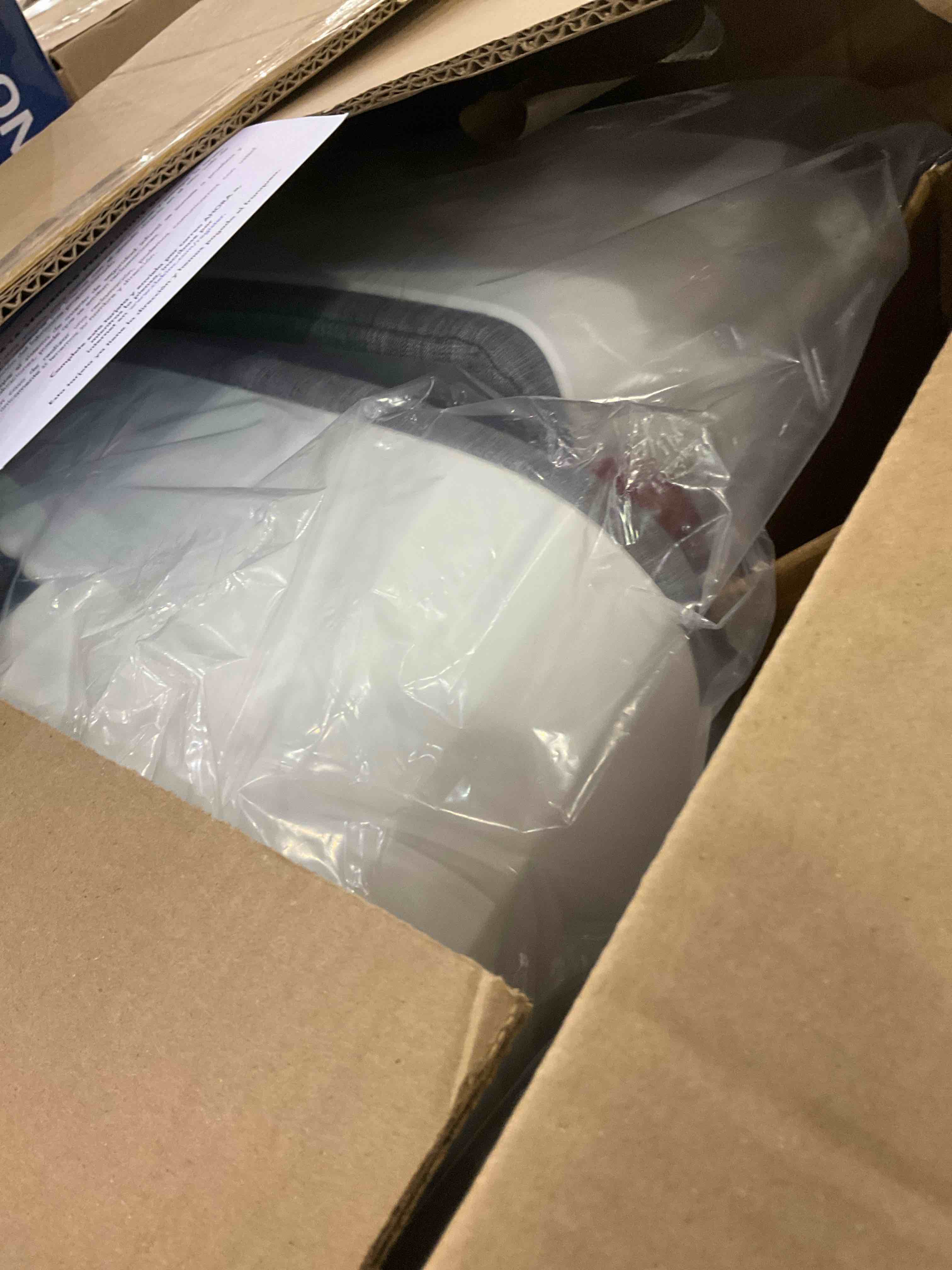 https://s3.amazonaws.com/lotting-images-prod/BargainHunt/EXS01479116_1717675835625.jpeg