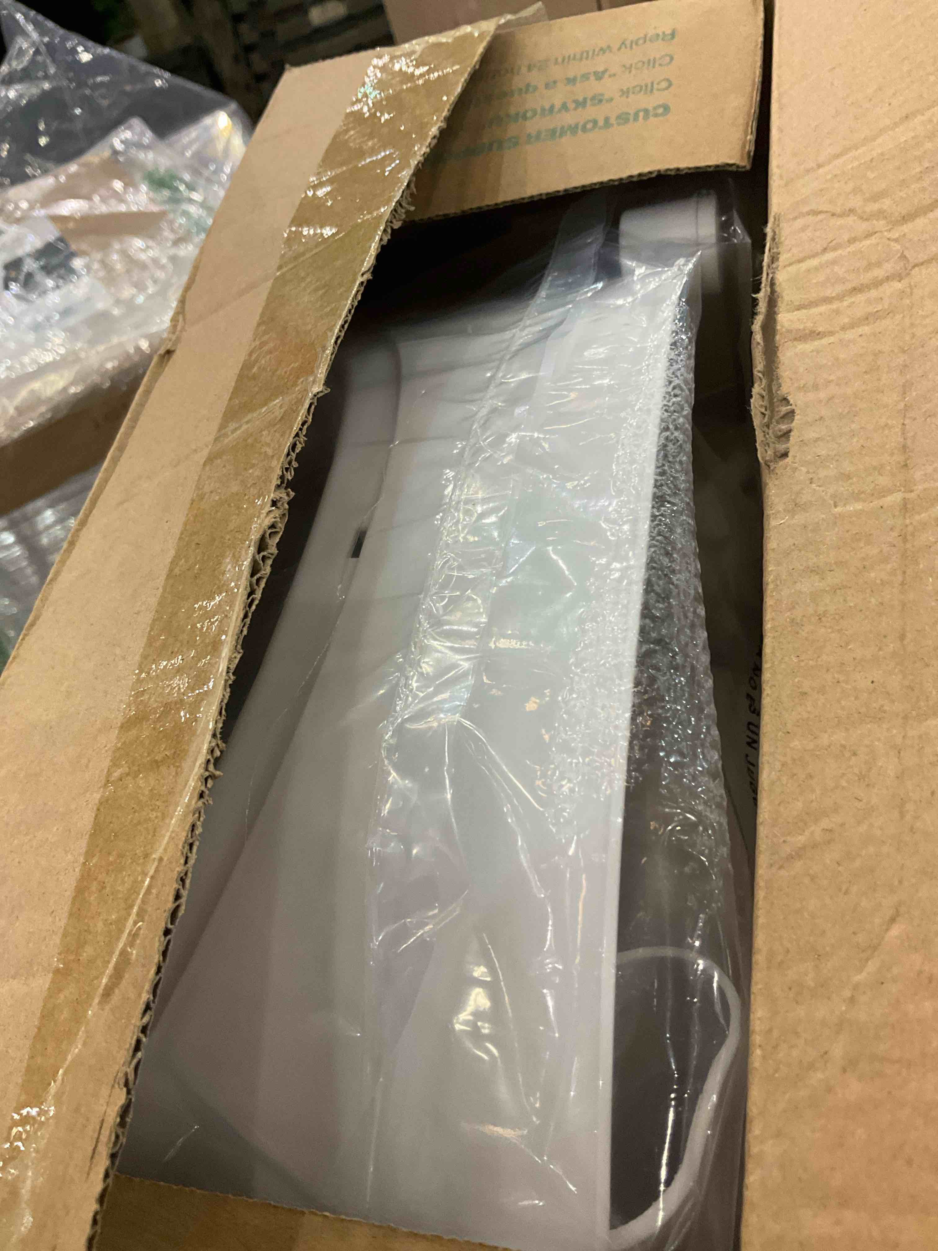 https://s3.amazonaws.com/lotting-images-prod/BargainHunt/EXS01479428_1718112926799.jpeg