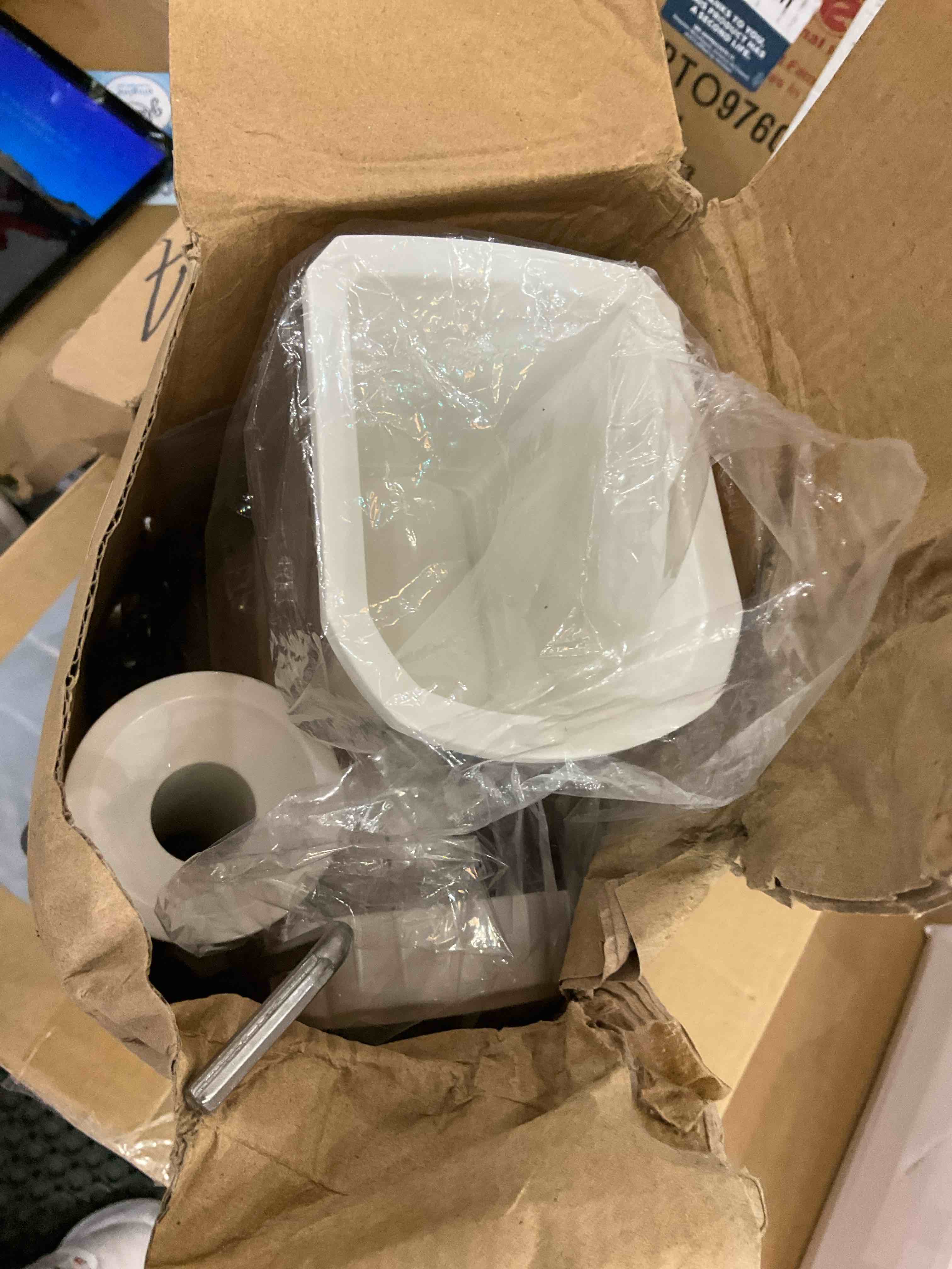 https://s3.amazonaws.com/lotting-images-prod/BargainHunt/EXS01490241_1718724003782.jpeg