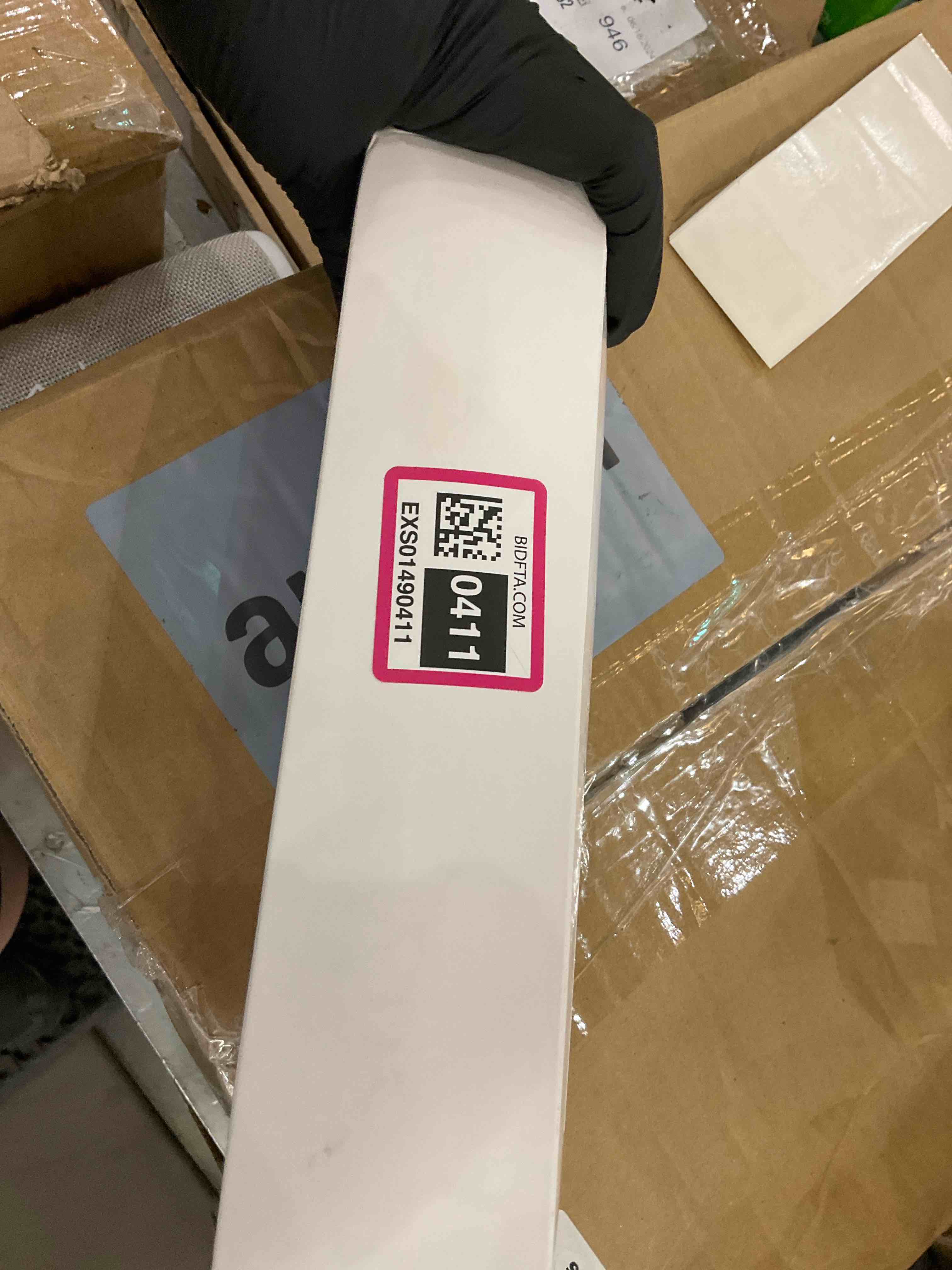 https://s3.amazonaws.com/lotting-images-prod/BargainHunt/EXS01490411_1718806217971.jpeg