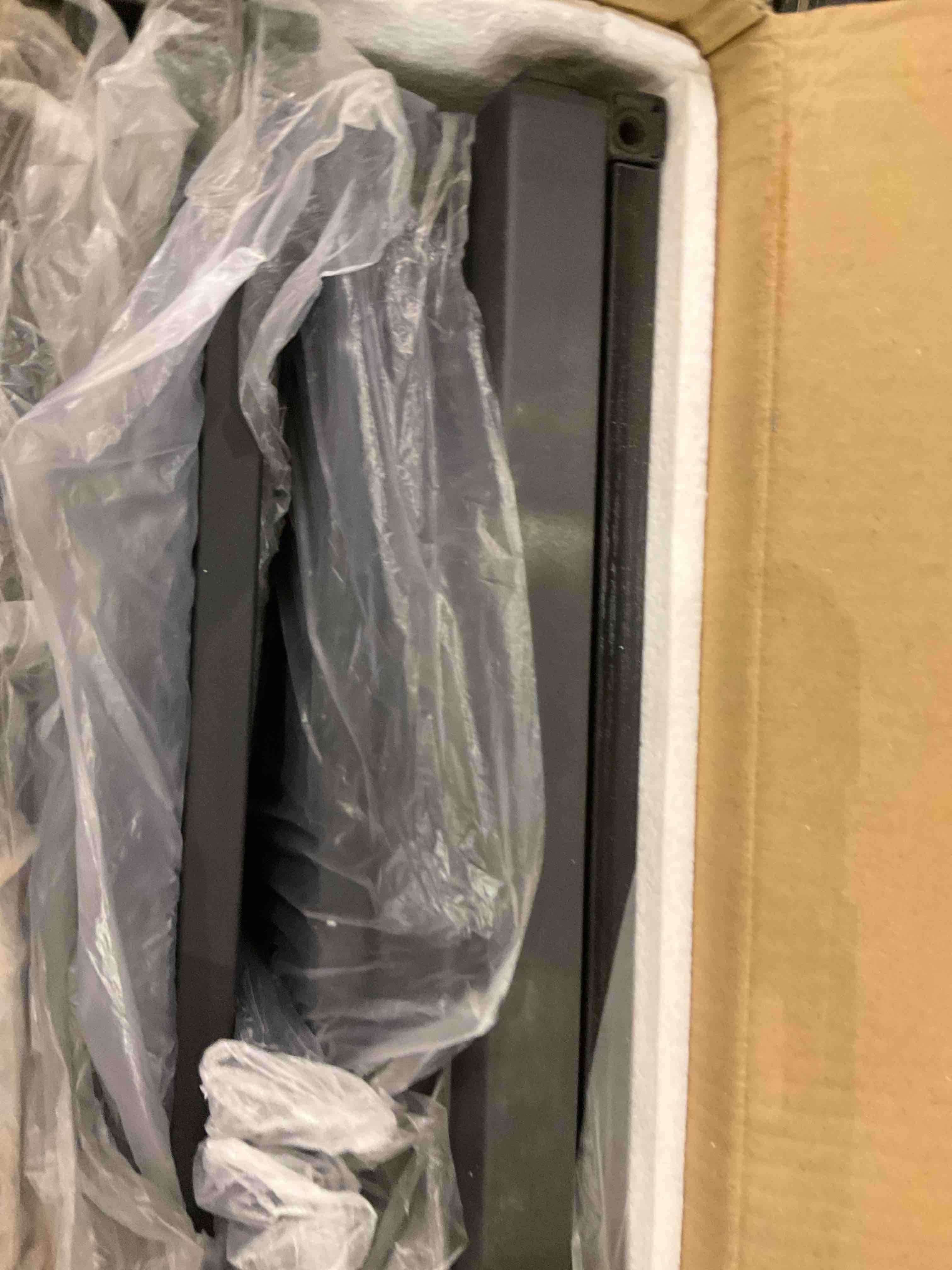 https://s3.amazonaws.com/lotting-images-prod/BargainHunt/EXS01490562_1716981510607.jpeg